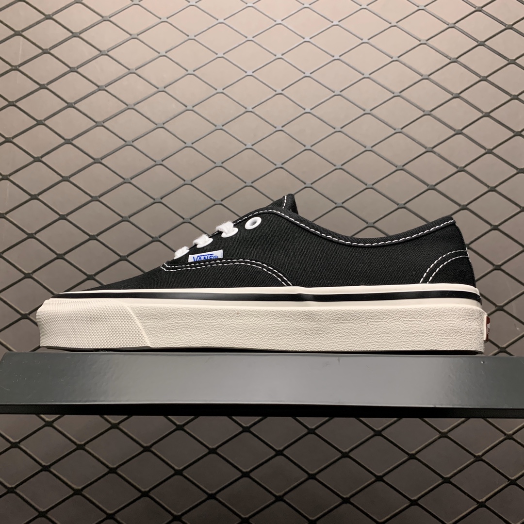 130 Vans 万斯 Authentic 经典低帮硫化休闲板鞋