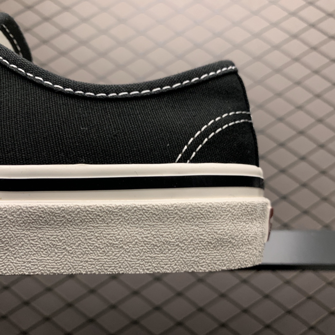 130 Vans 万斯 Authentic 经典低帮硫化休闲板鞋