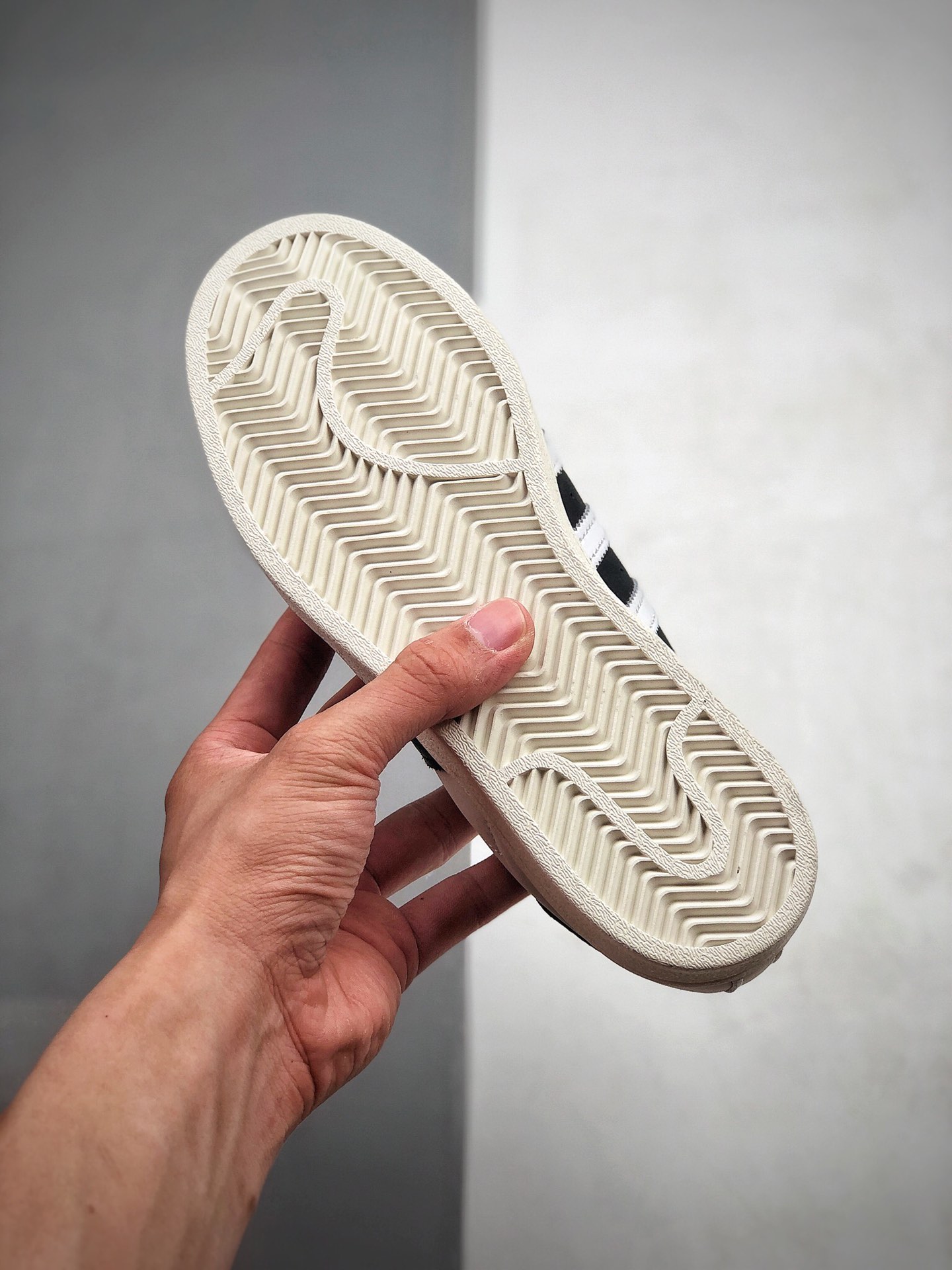 210 阿迪达斯 贝壳头Superstar 黑白阴阳 adidas Originals将很快庆祝超级Superstar 成立50周年货号：FV0323