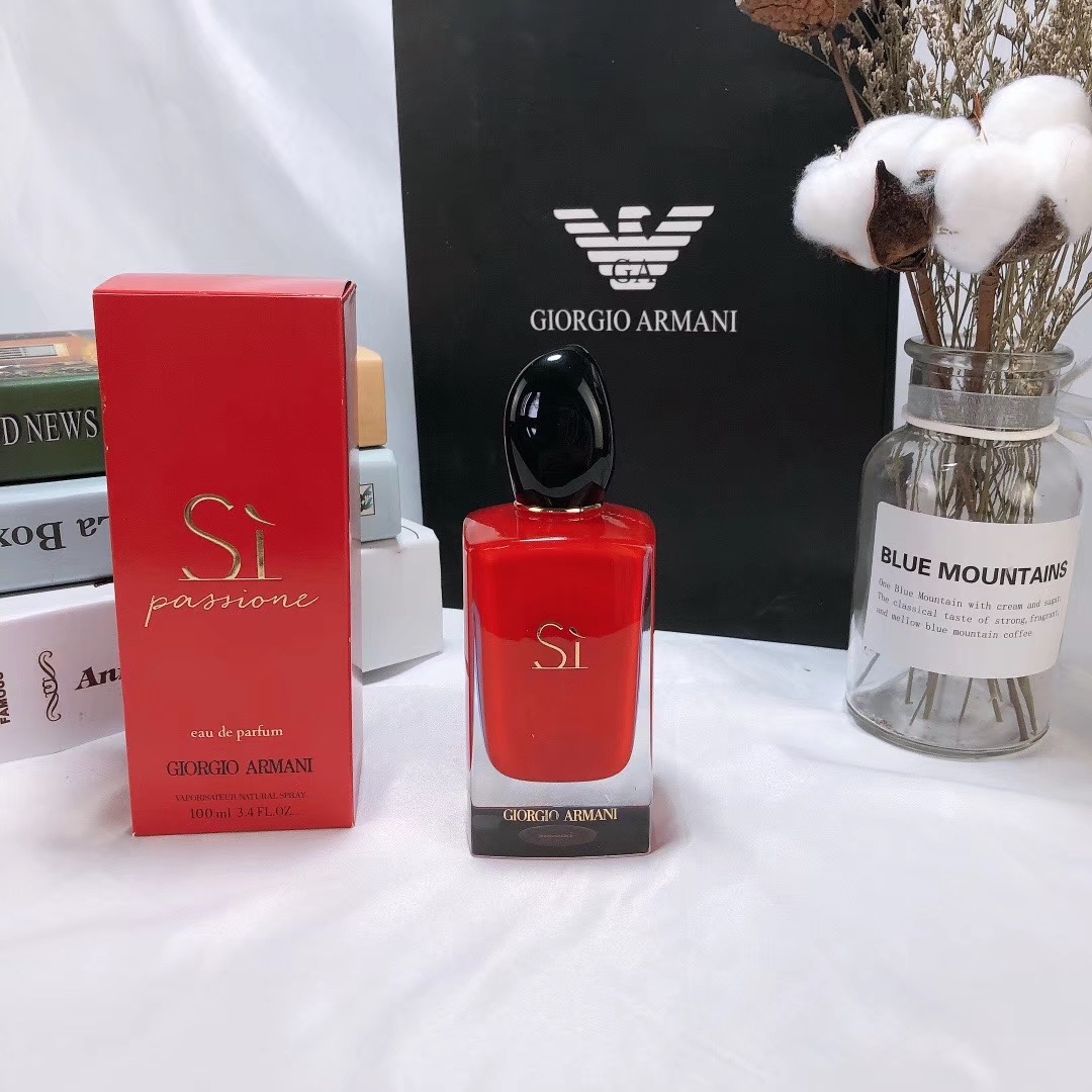 50。阿玛尼红挚爱香水100ml 🔜 一比一质量❗️4844# 红挚爱100ml 🔻阿玛尼Armani Si Passione红色挚爱限量香水 18年新香EDP浓香水100ml ，前调：粉红胡椒、梨、黑醋栗中调：玫瑰、茉莉、天莽菜基调…