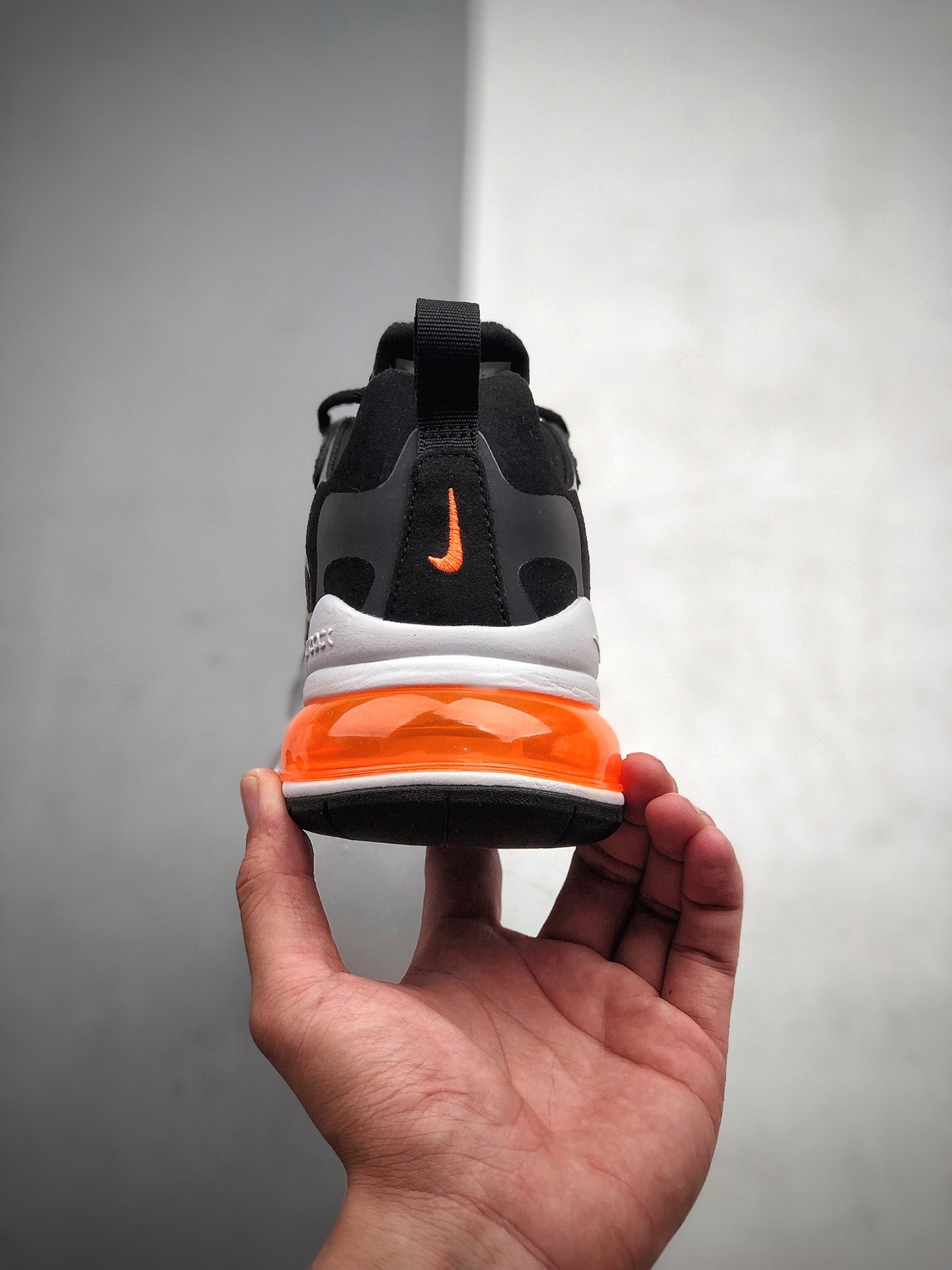 210 公司级 Nike Air Max 270 React缓震气垫运动跑鞋