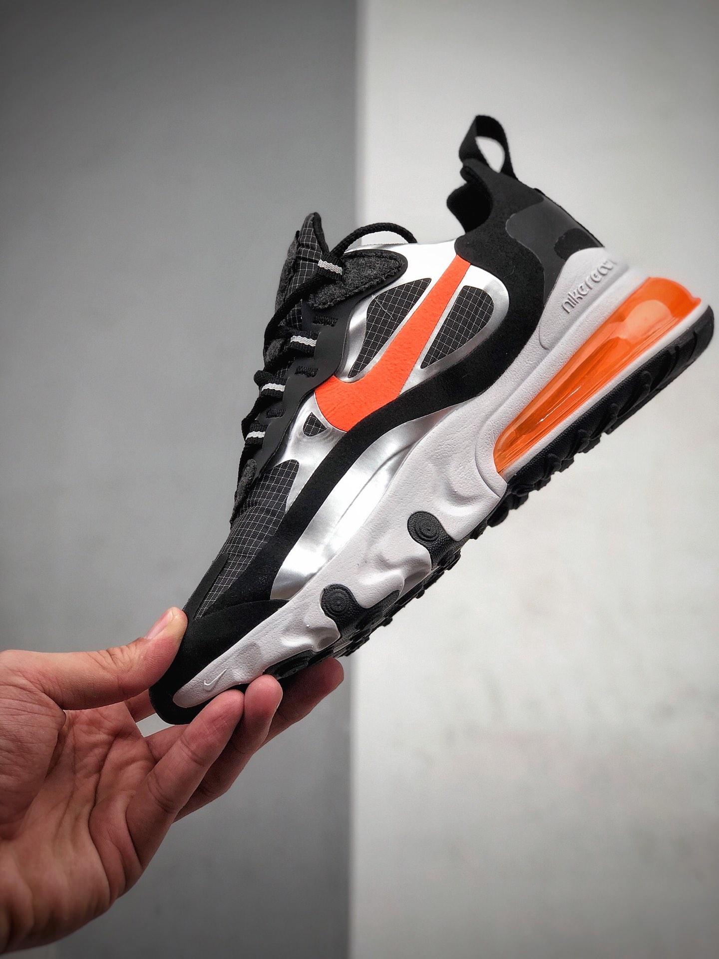 210 公司级 Nike Air Max 270 React缓震气垫运动跑鞋