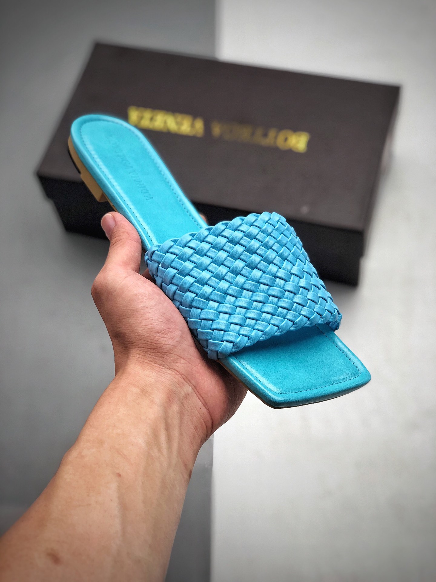 160  BOTTEGA VENETA 时尚档高编织拖鞋
