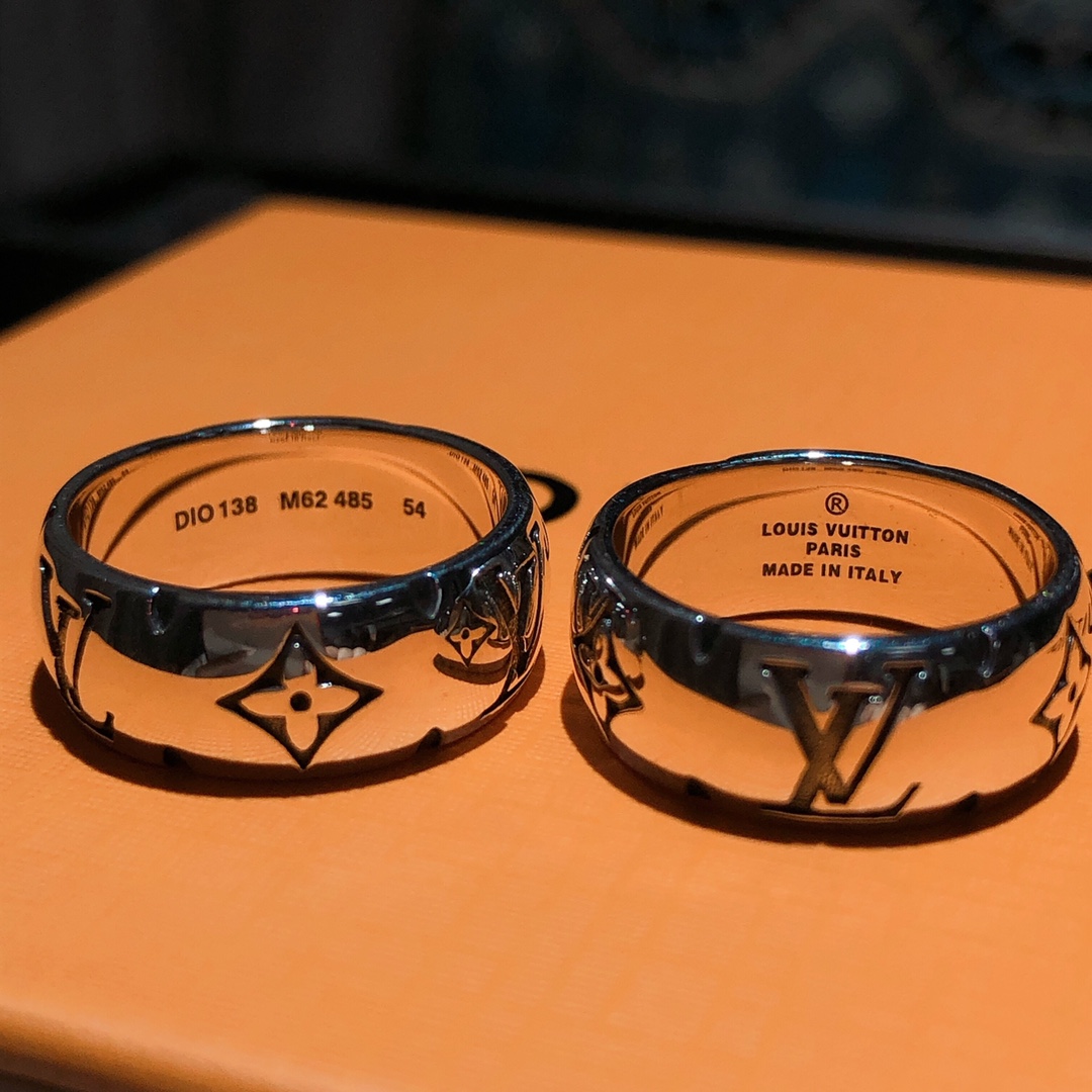 NO:102637,Close your eyes and enter Lv Super Invincible Classic Four-Flower Pattern Ring Couple Ring Best Friend Ring 50#52#54#56#58#60#62#,Lv Ring, louis vuitton,ring19860909闭眼入 Lv 超级无敌经典四花花纹对戒 情侣戒闺蜜戒 50#52#54#56#58#60#62#,Lv戒指,louis vuitton,ring,Jewelry