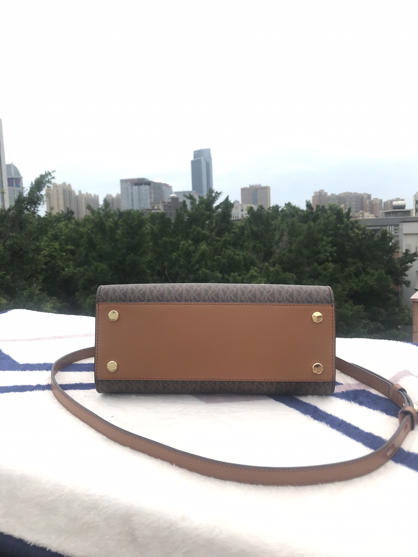 Michael Kors 耳朵包棕色拼棕