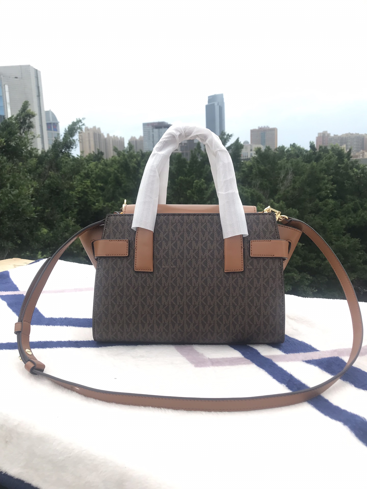 Michael Kors 耳朵包棕色拼棕