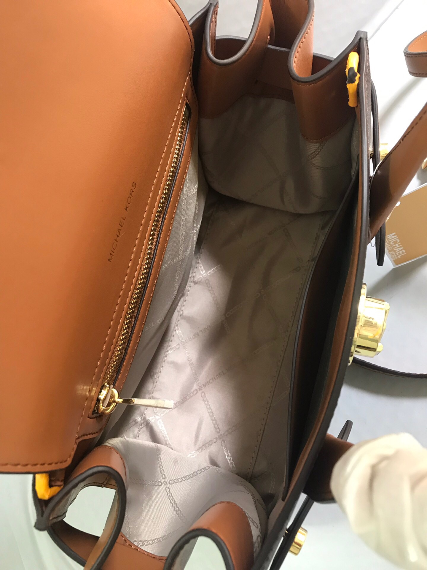 Michael Kors 耳朵包棕色拼棕