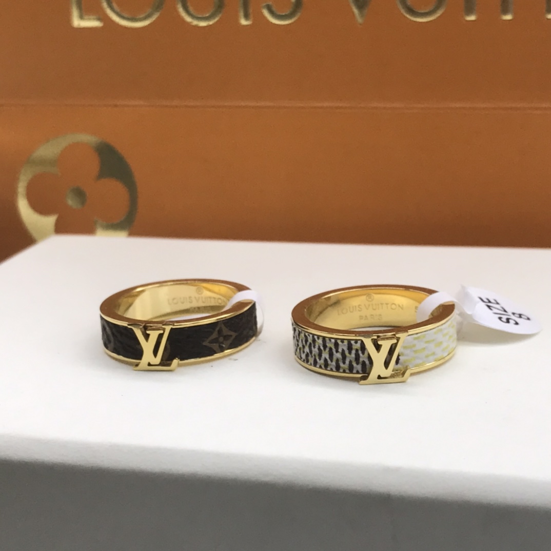 NO:101560,LV new leather letter couple ring Seiko replica high version spot number B0645283 Number 5-11#, Lv ring, louis vuitton,ring19860909LV新款皮字母情侣戒指 精工复刻高版本 现货 编号B0645283 码号5-11#,Lv戒指,louis vuitton,ring,Jewelry
