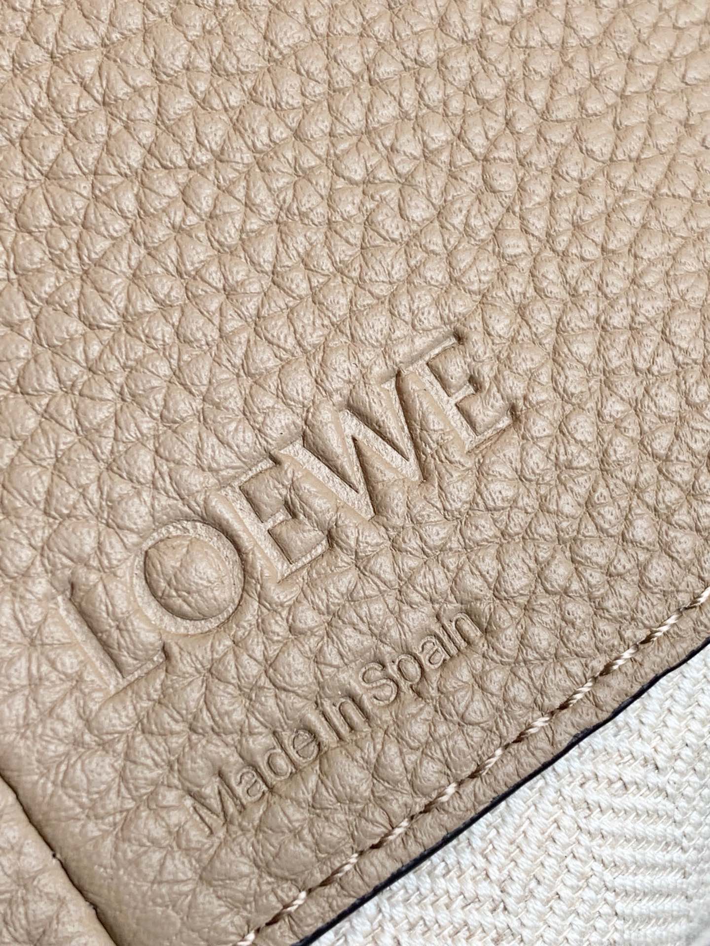 LOEWE罗意威 Hammock bag 吊床包 0500沙色