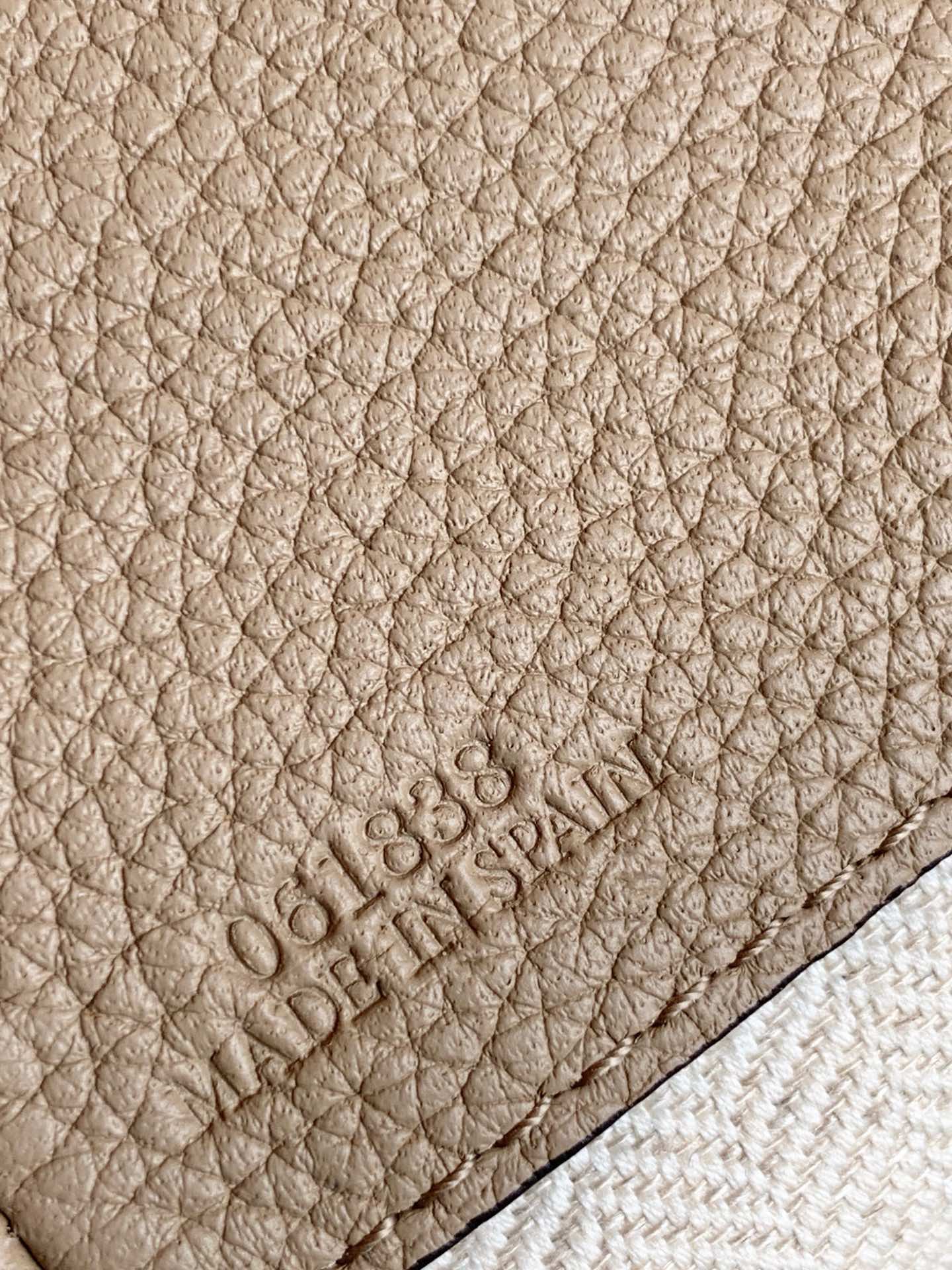 LOEWE罗意威 Hammock bag 吊床包 0500沙色