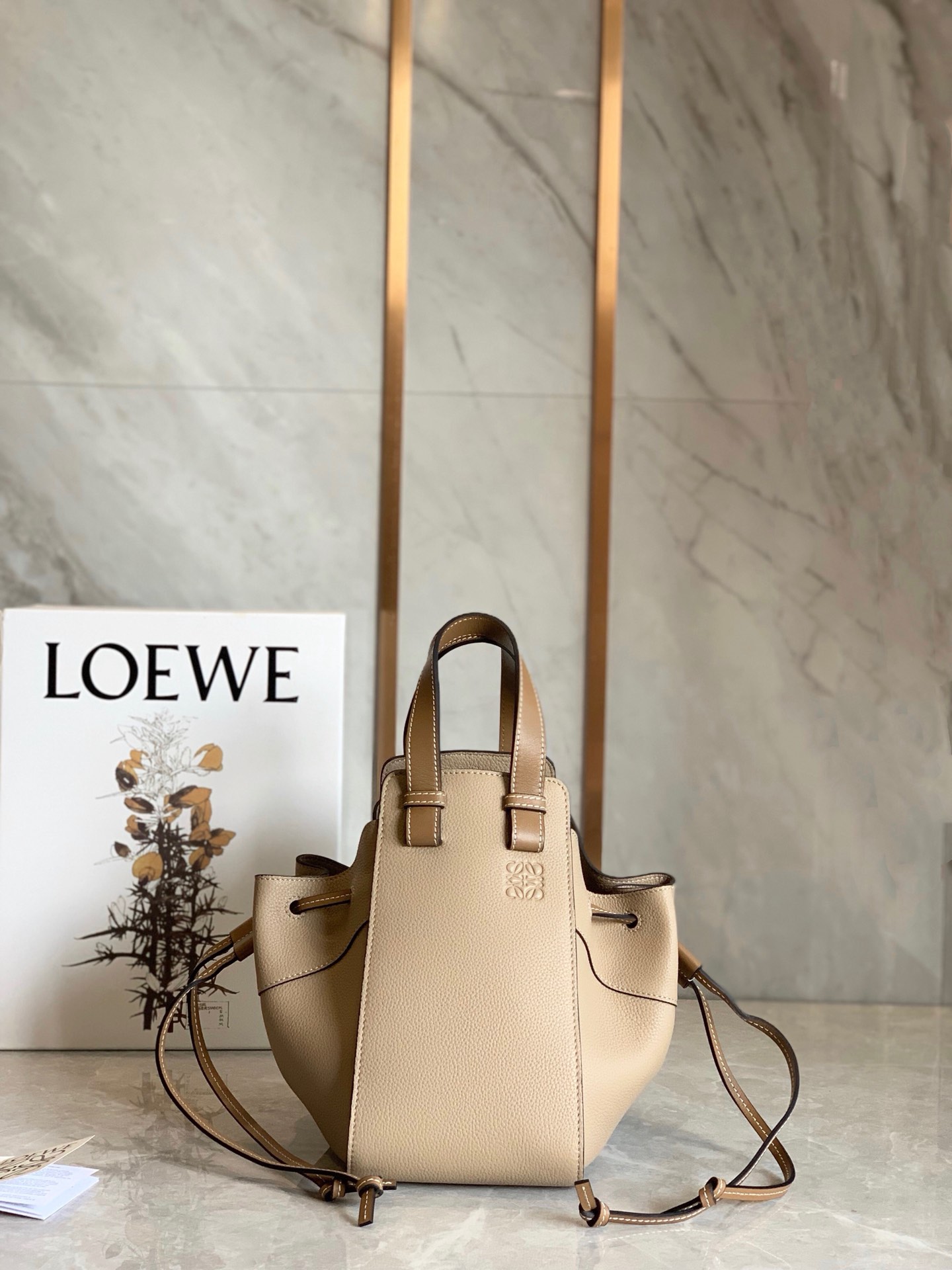 LOEWE罗意威 Hammock bag 吊床包 0500沙色