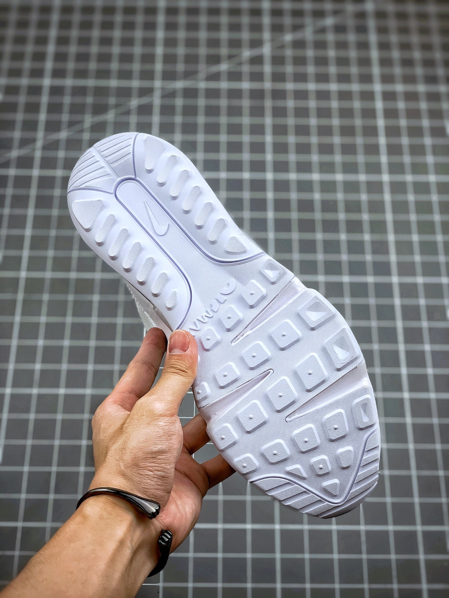 200 AirMax 2090 官网强力主推  原盒原标专柜一致 货号：CK2612-100