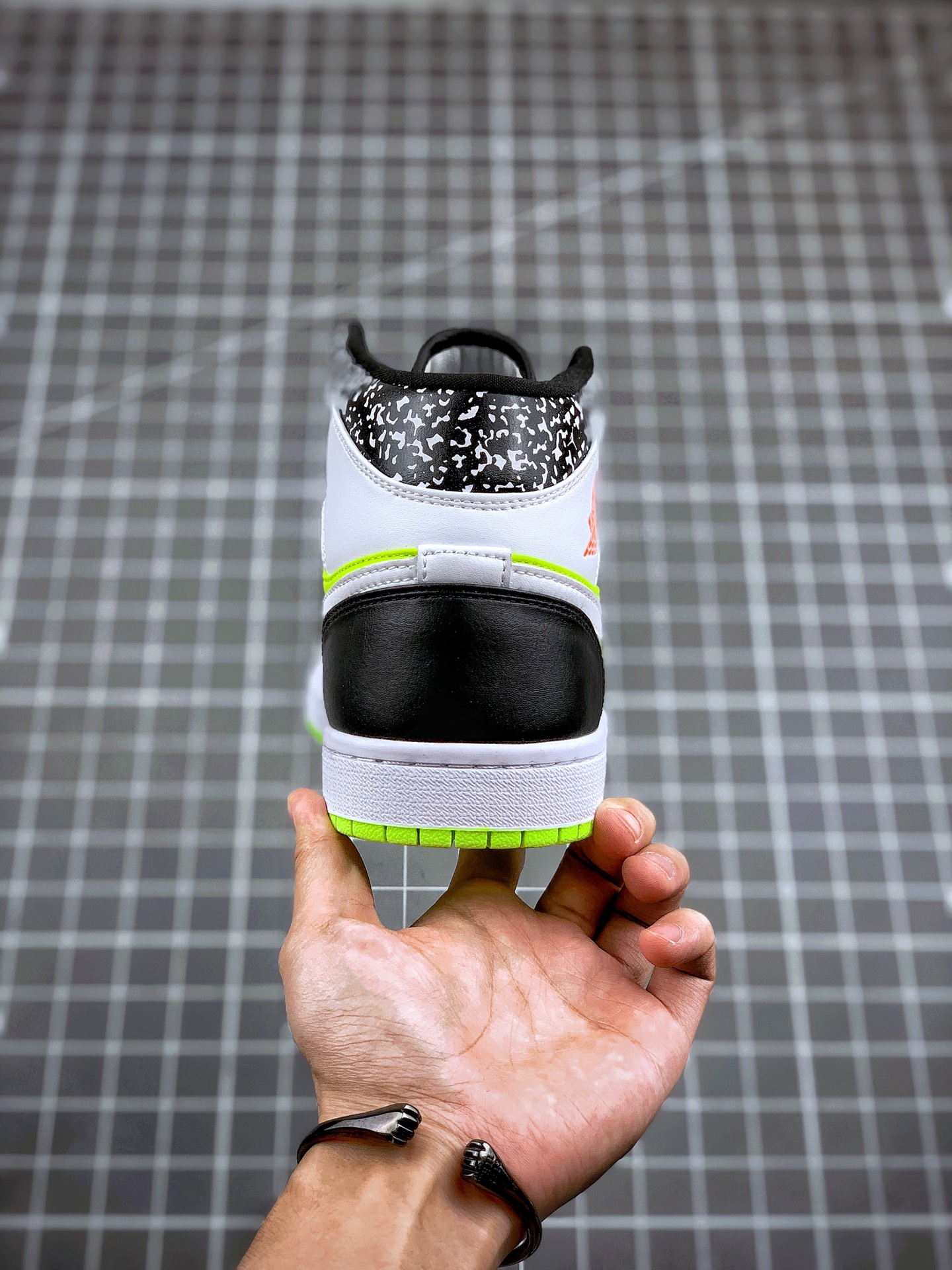 240 Air Jordan 1 MID 黄橙鸳鸯