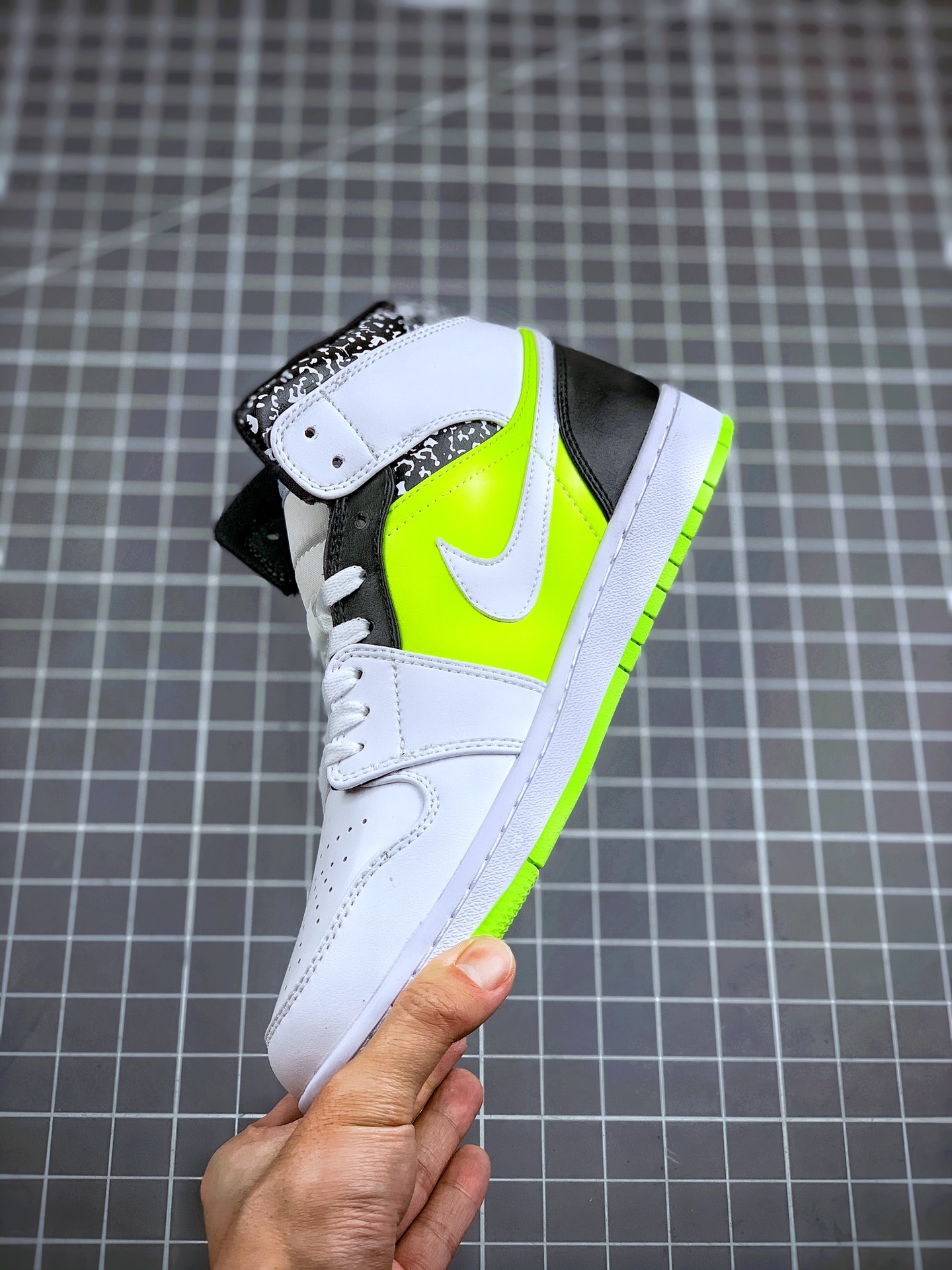 240 Air Jordan 1 MID 黄橙鸳鸯