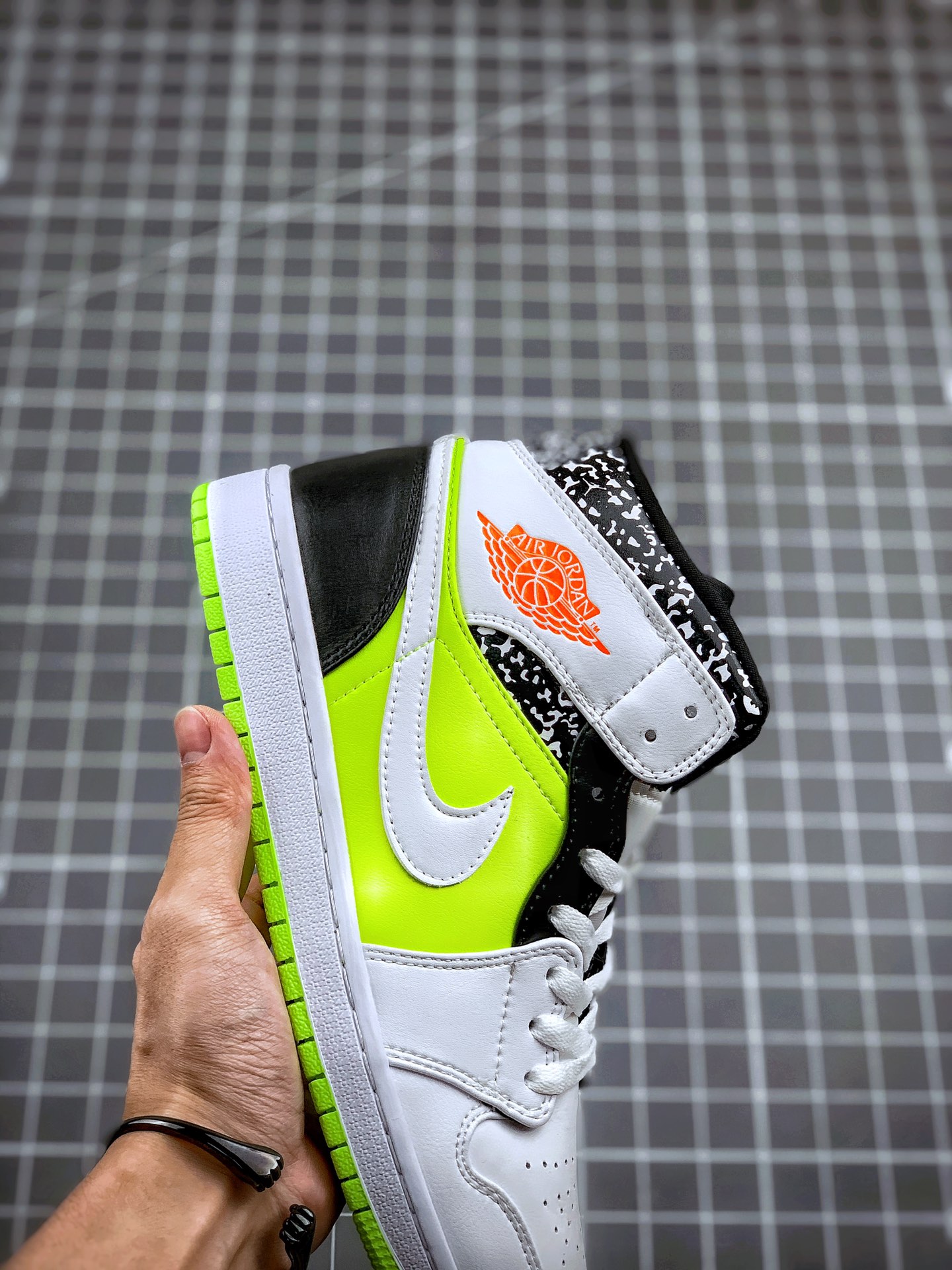 240 Air Jordan 1 MID 黄橙鸳鸯