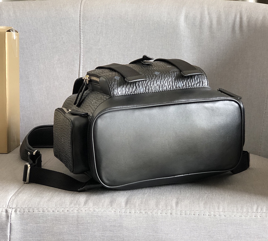 MCM 批430 ［MCM］Brandenburg双肩背包空间充裕 不仅使您全天拥有 造型