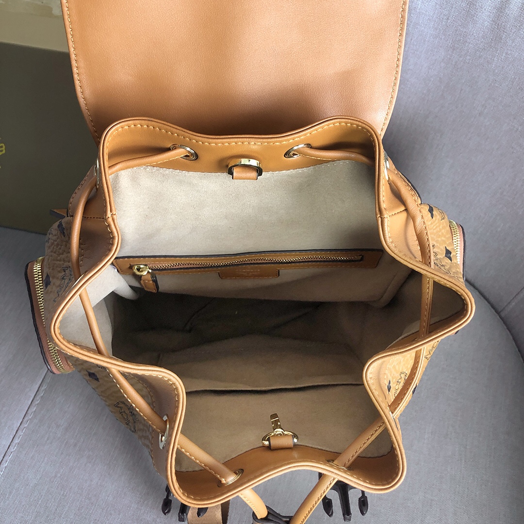 MCM 批430 ［MCM］Brandenburg双肩背包空间充裕 不仅使您全天拥有 造型