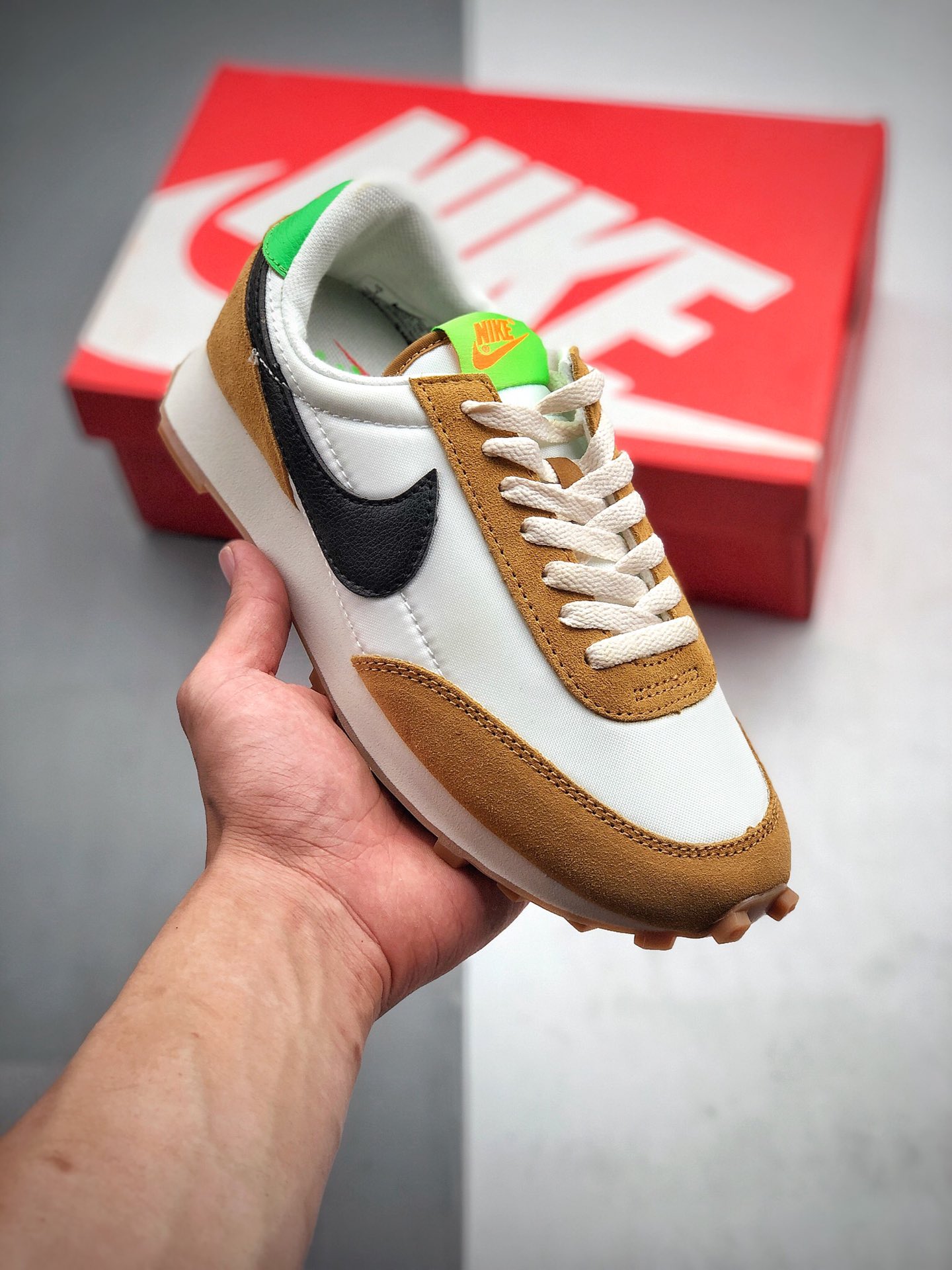 特价140 NIKE DAYBREAK SP 华夫元年复古跑鞋