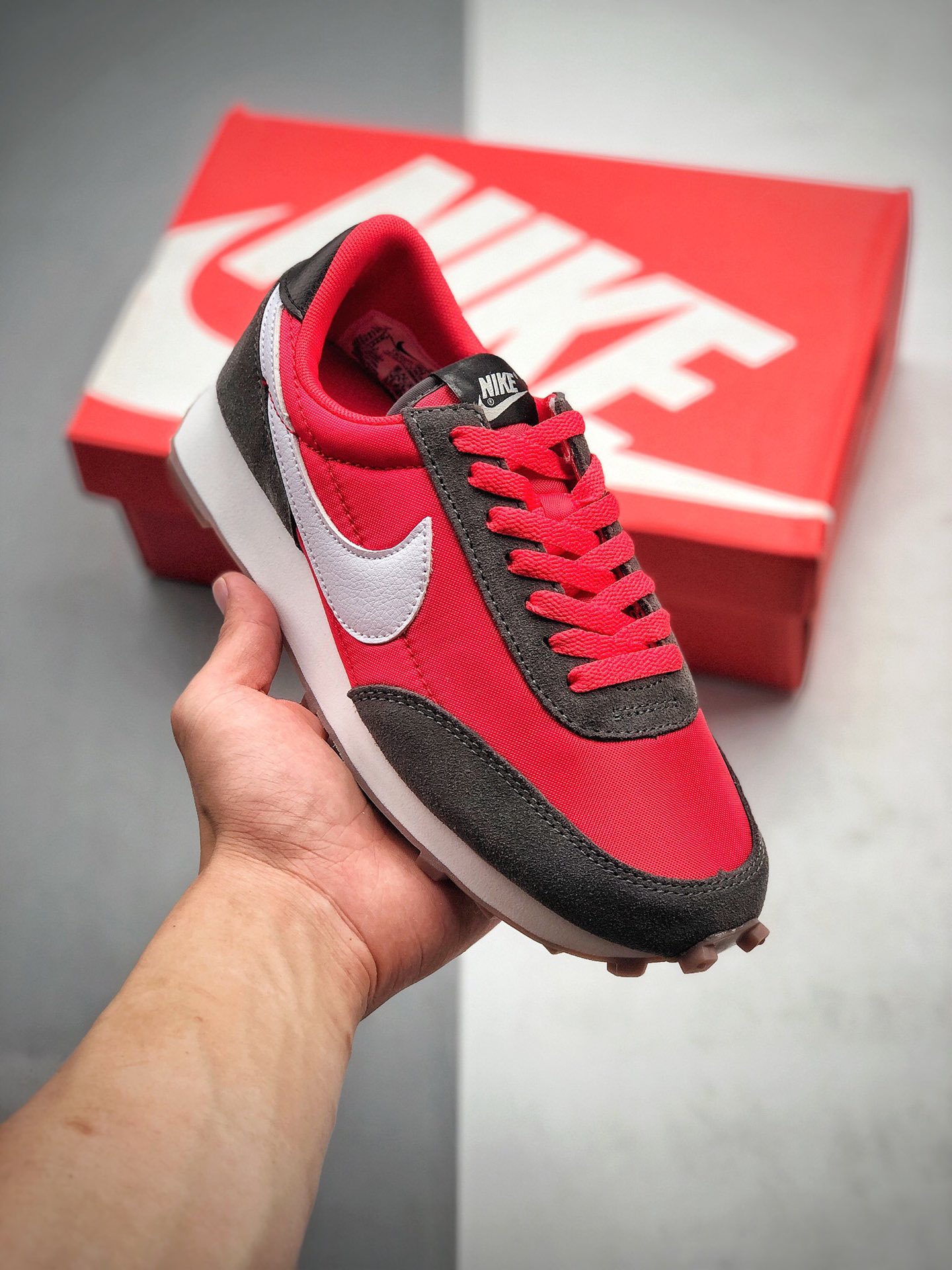 特价140 NIKE DAYBREAK SP 华夫元年复古跑鞋