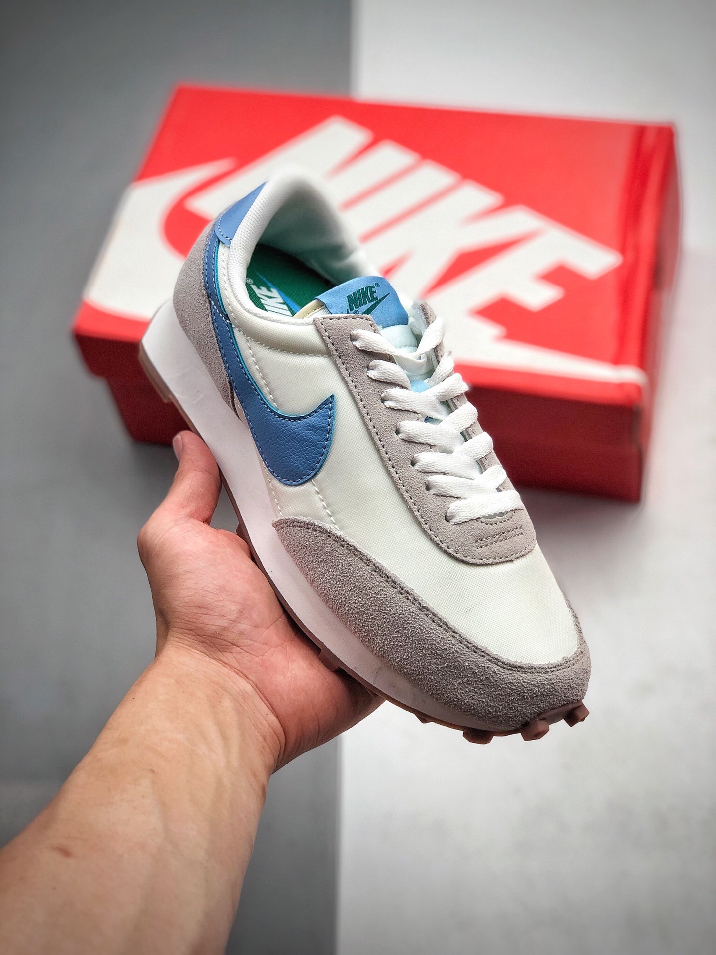 特价140 NIKE DAYBREAK SP 华夫元年复古跑鞋