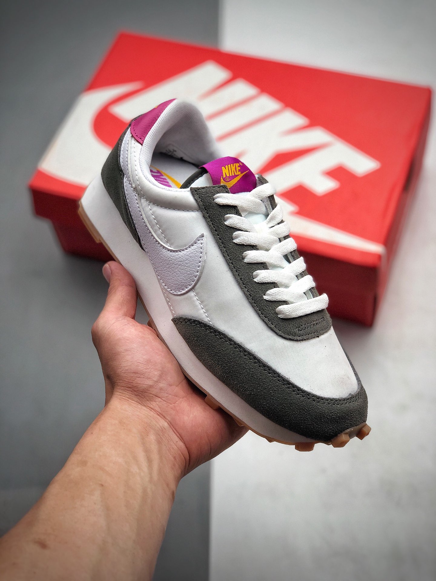 特价140 NIKE DAYBREAK SP 华夫元年复古跑鞋