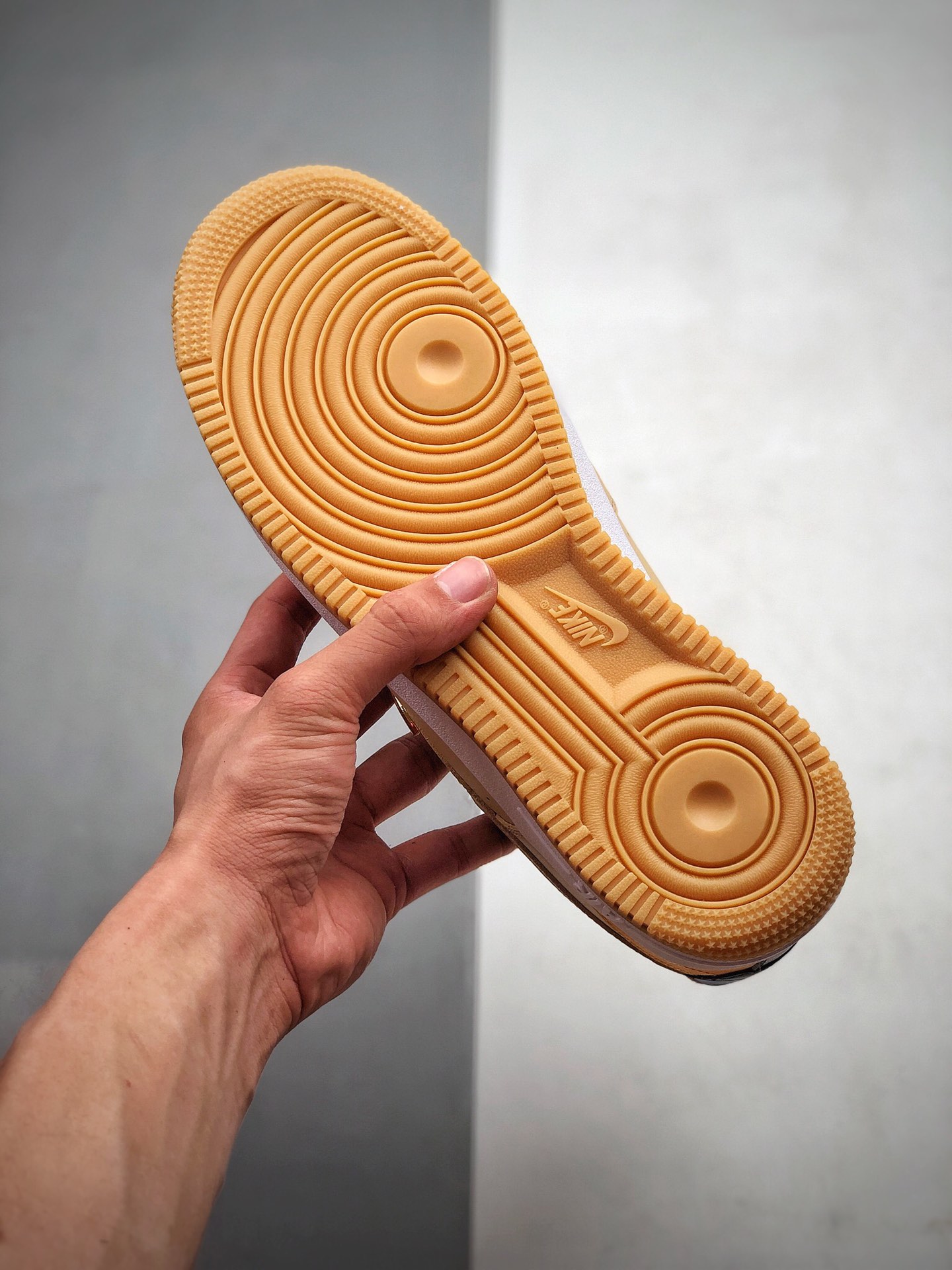 210 NIKE AIR FORCE 1 *07 LV8 1HO20 NBA联名  金属探测仪栗棕色空军一号低帮  货号：CT2298-200