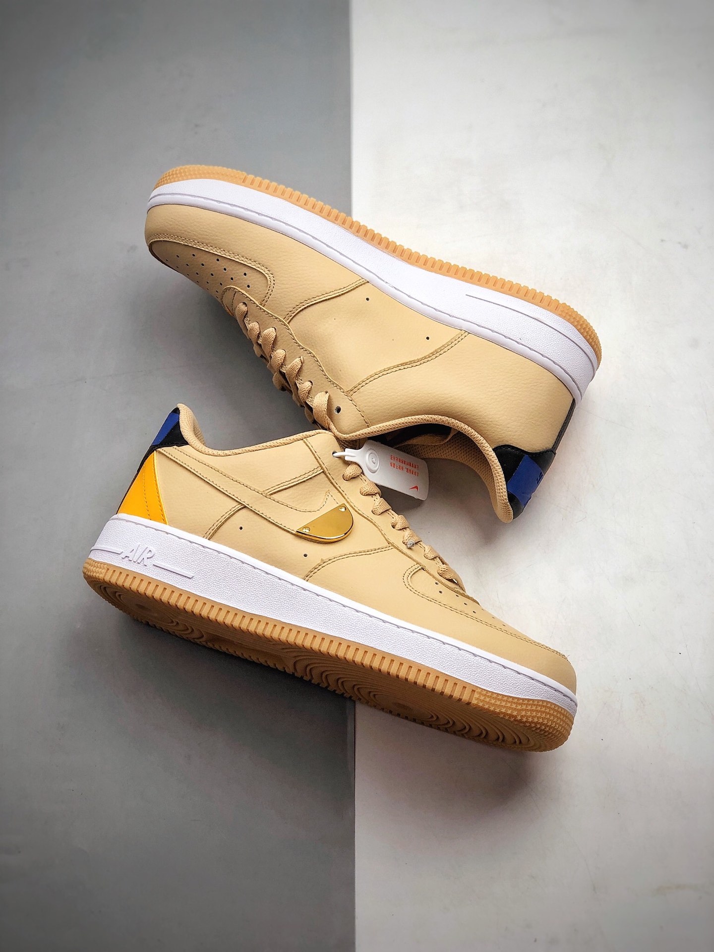 210 NIKE AIR FORCE 1 *07 LV8 1HO20 NBA联名  金属探测仪栗棕色空军一号低帮  货号：CT2298-200