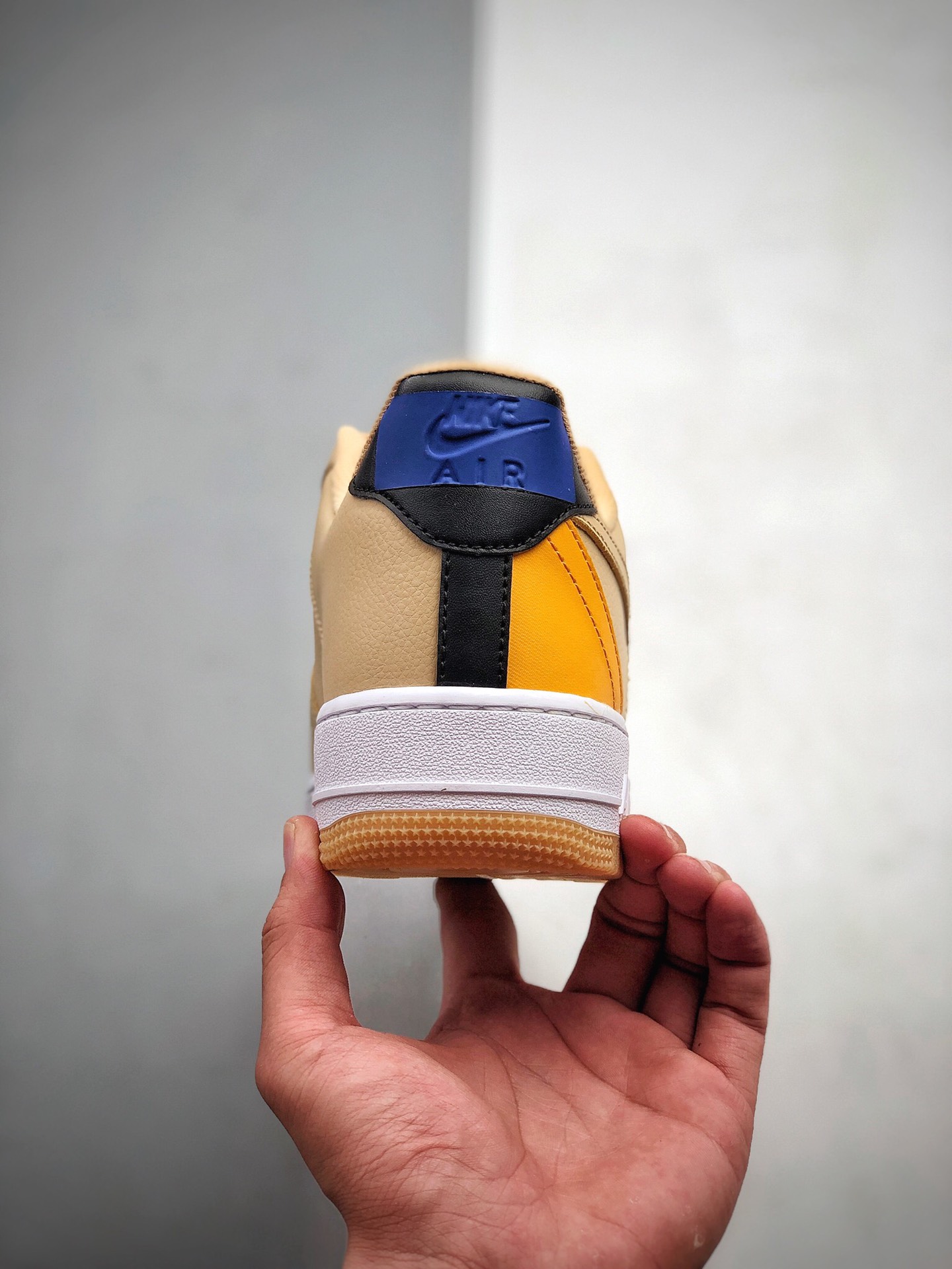 210 NIKE AIR FORCE 1 *07 LV8 1HO20 NBA联名  金属探测仪栗棕色空军一号低帮  货号：CT2298-200