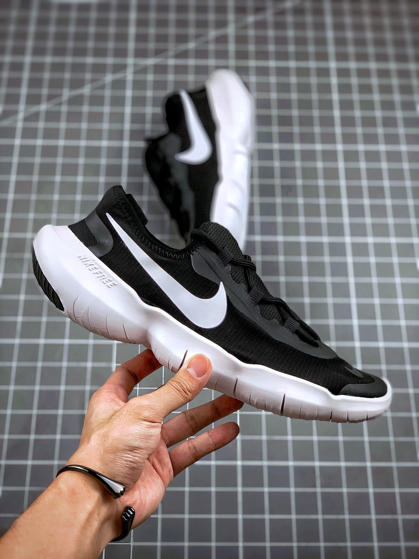 170  NIKE FREE RN 黑白 2020款  赤足轻便跑鞋 白蓝 CI9921-001