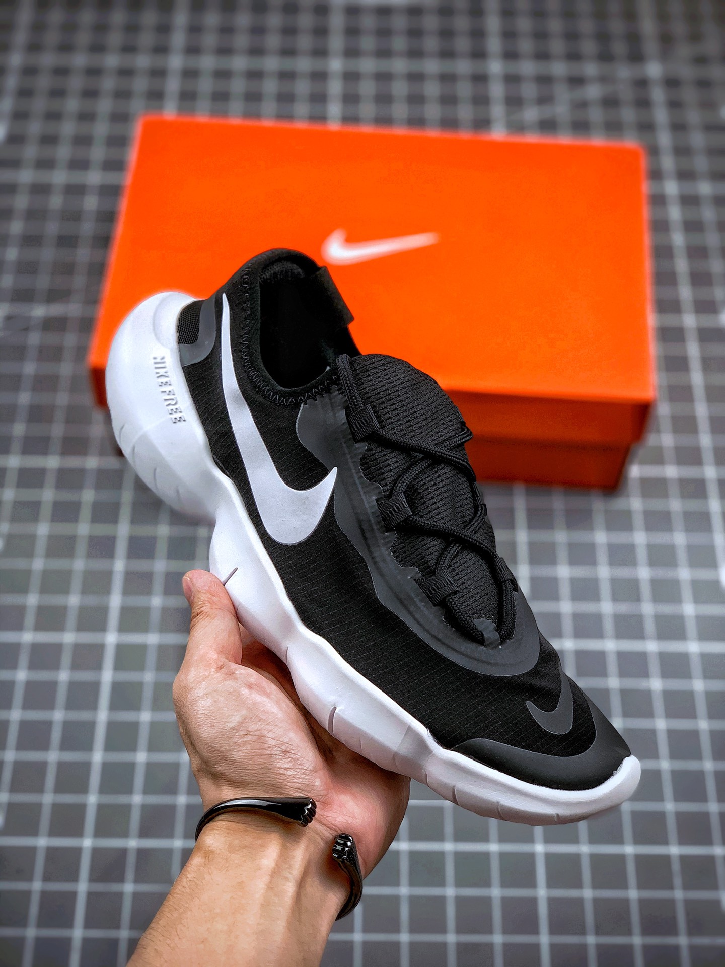 170  NIKE FREE RN 黑白 2020款  赤足轻便跑鞋 白蓝 CI9921-001