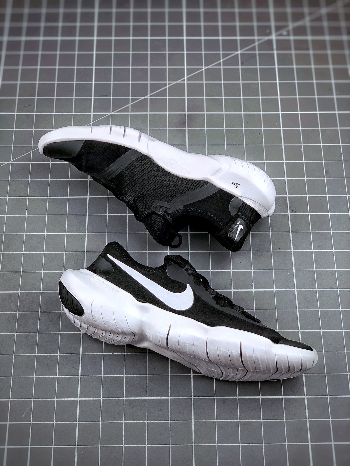170  NIKE FREE RN 黑白 2020款  赤足轻便跑鞋 白蓝 CI9921-001