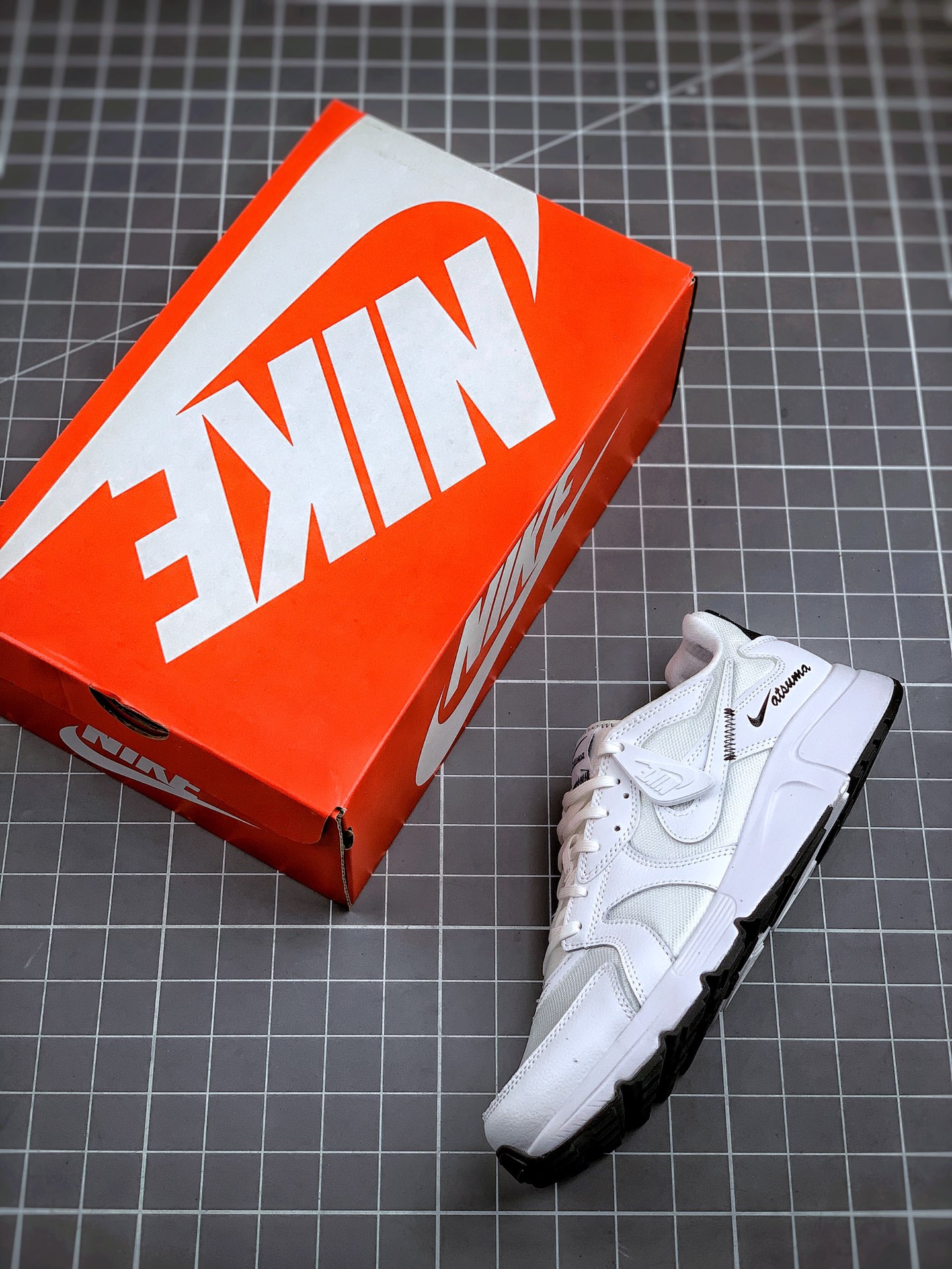 180 Nike Atsuma 耐克2020新款 将真正的90年代美学与舒适的跑鞋技术融合在一起 货号：CD5461-004