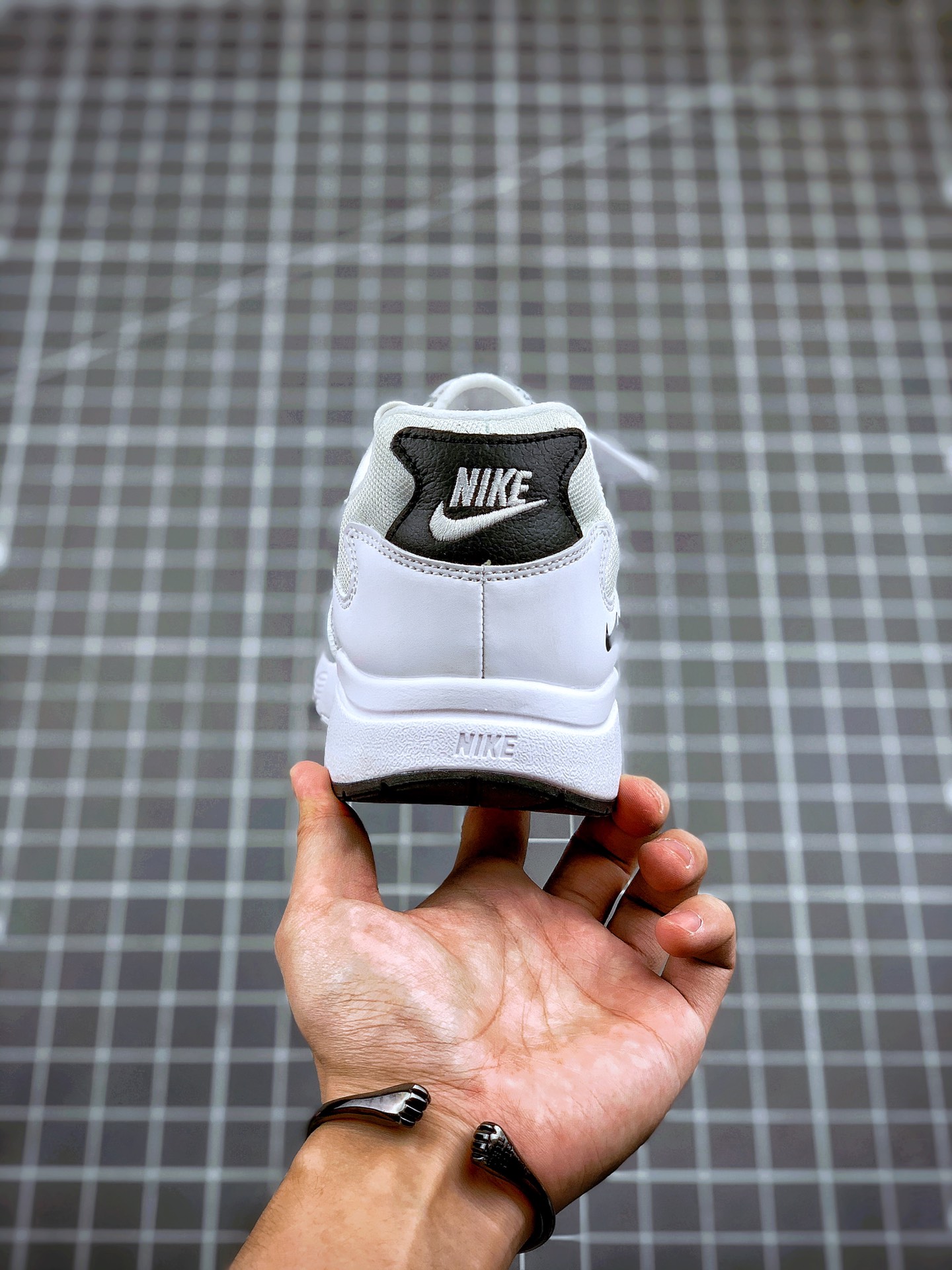 180 Nike Atsuma 耐克2020新款 将真正的90年代美学与舒适的跑鞋技术融合在一起 货号：CD5461-004