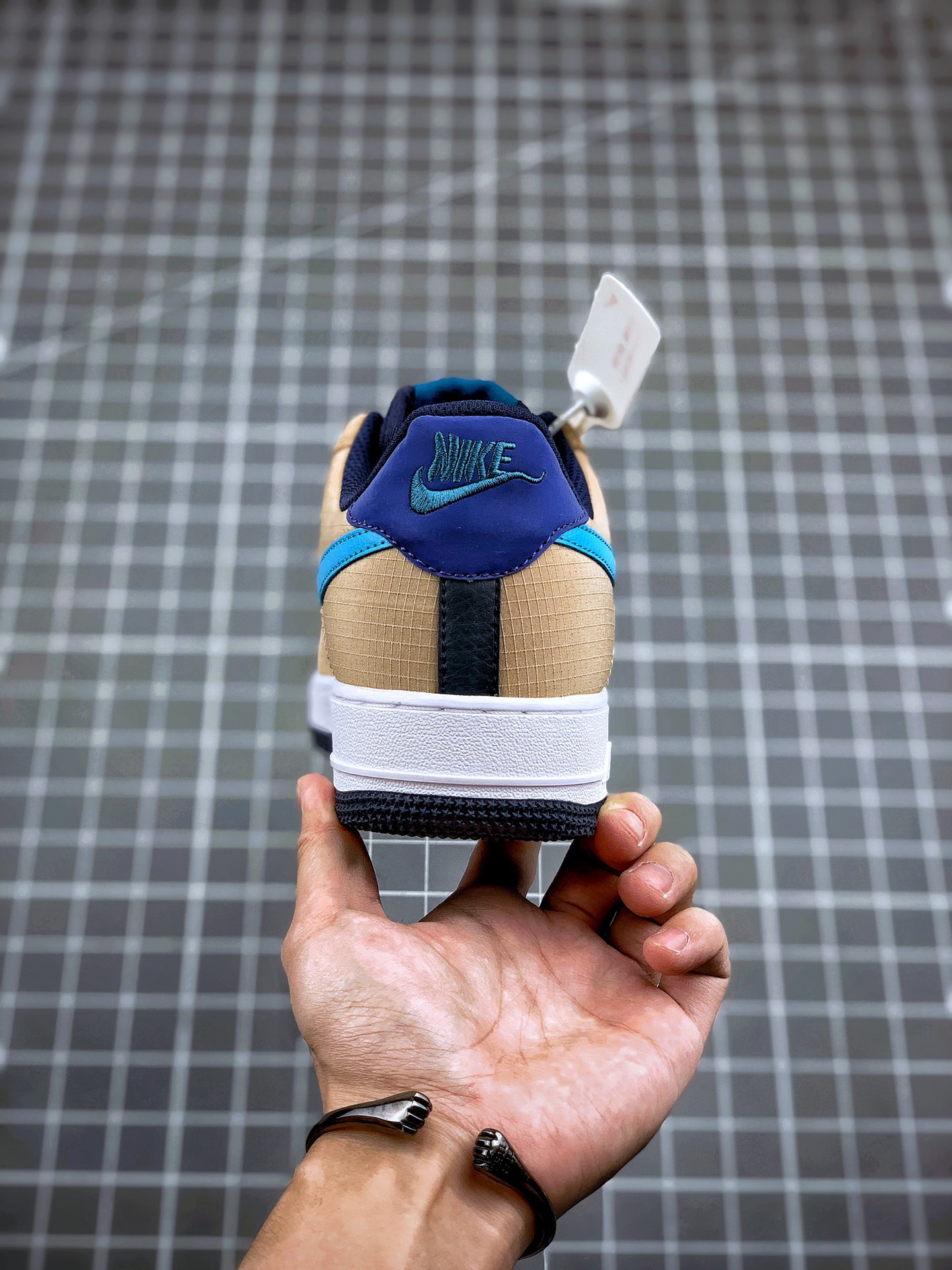 200 Air Force 1 Expands Its ACG Styling With Blue Fury Swooshes 登山者联名款