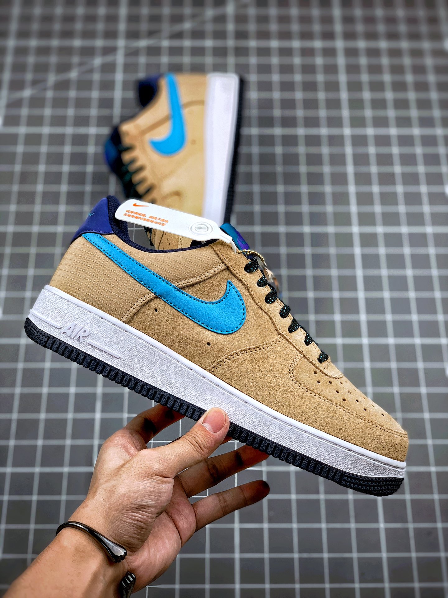 200 Air Force 1 Expands Its ACG Styling With Blue Fury Swooshes 登山者联名款