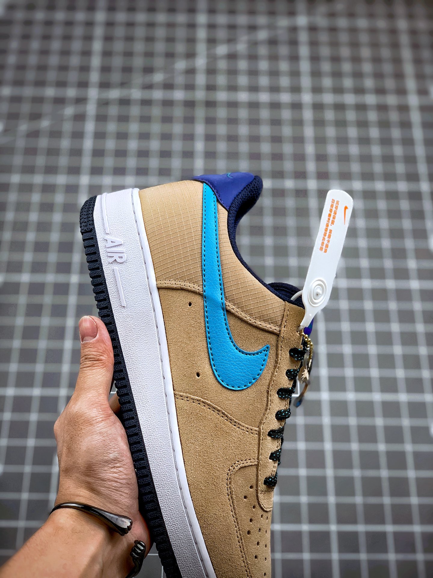 200 Air Force 1 Expands Its ACG Styling With Blue Fury Swooshes 登山者联名款