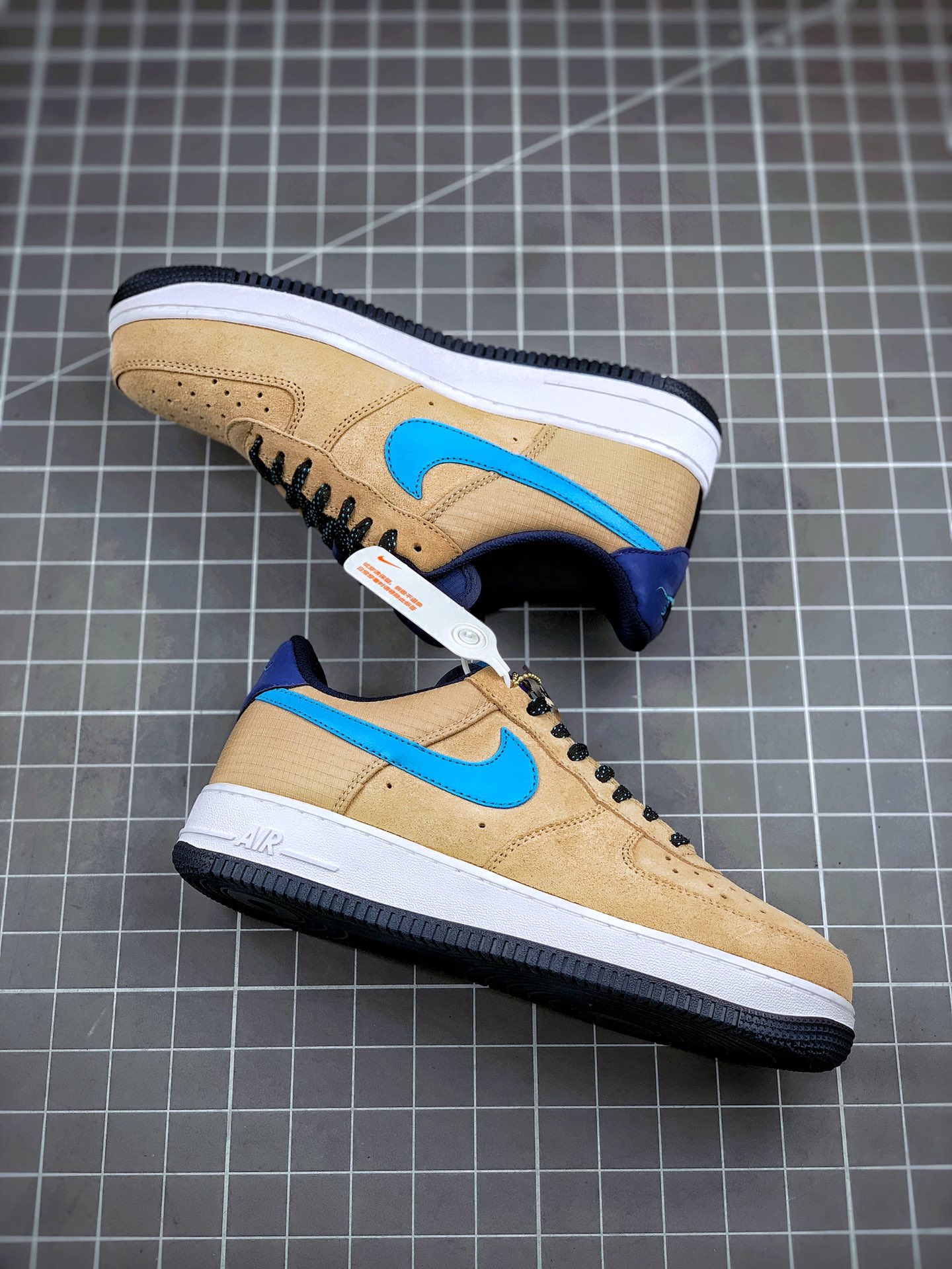 200 Air Force 1 Expands Its ACG Styling With Blue Fury Swooshes 登山者联名款