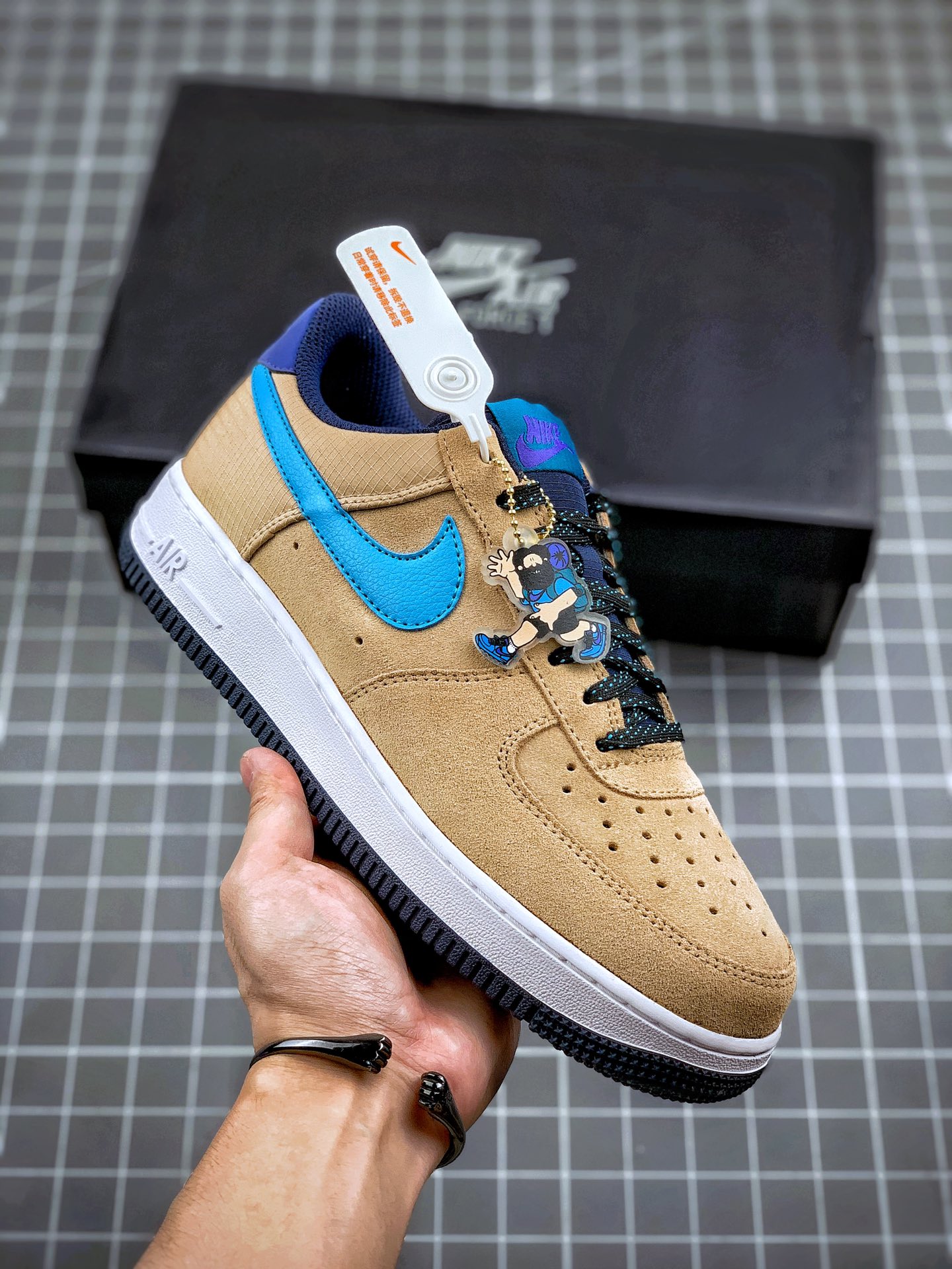 200 Air Force 1 Expands Its ACG Styling With Blue Fury Swooshes 登山者联名款