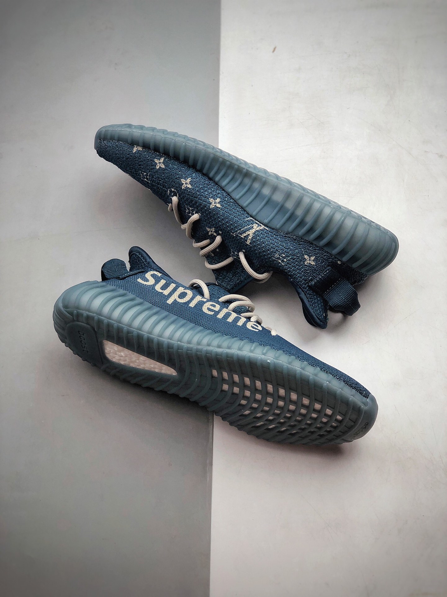 300  Champion x YEEZY BOOST 350 V2 定制联名配色”supeme LV联合创意联名  货号：FZ5429