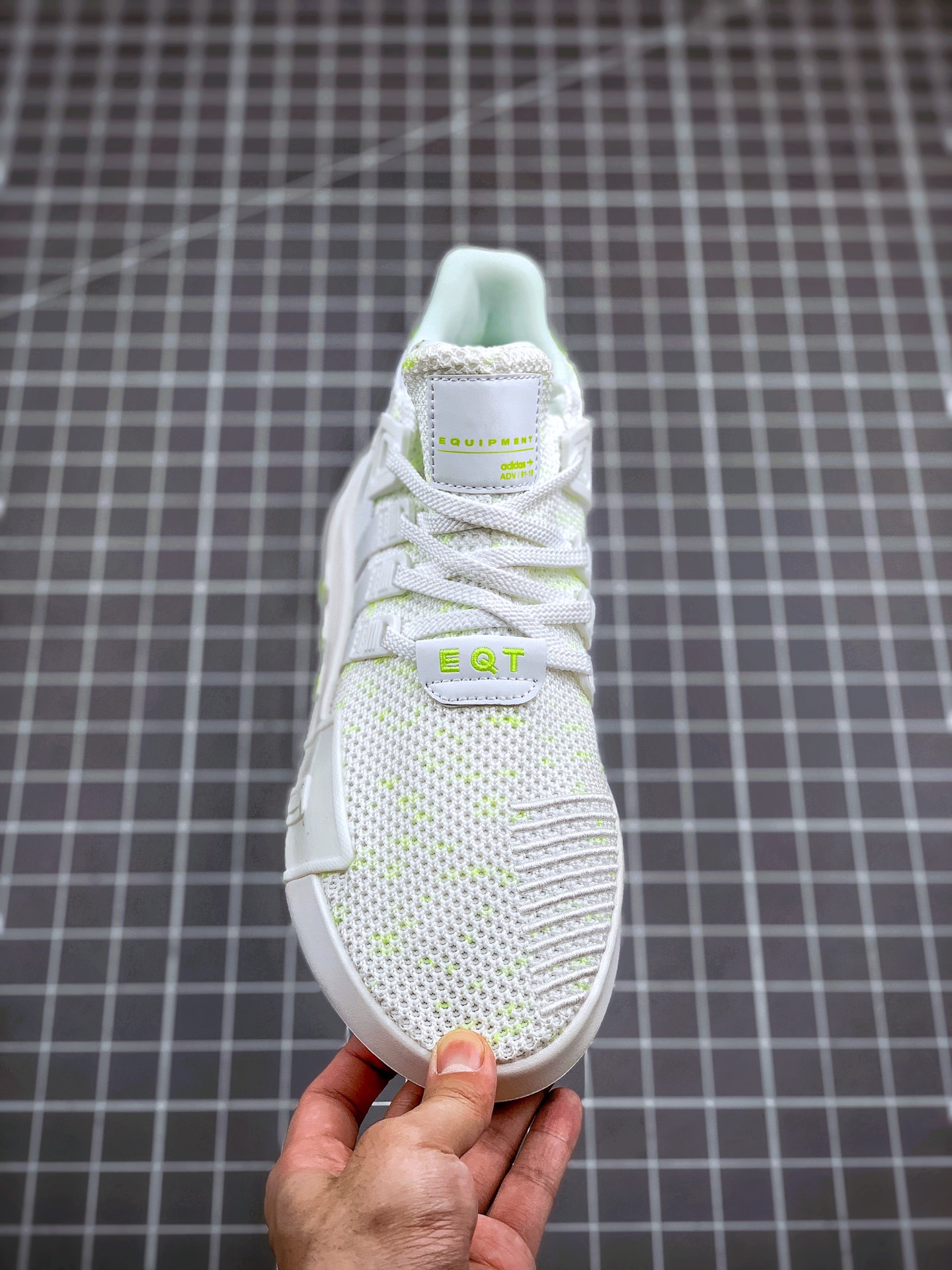 180 Adidas EQT Bask ADV 白荧光绿 货号：EE5048