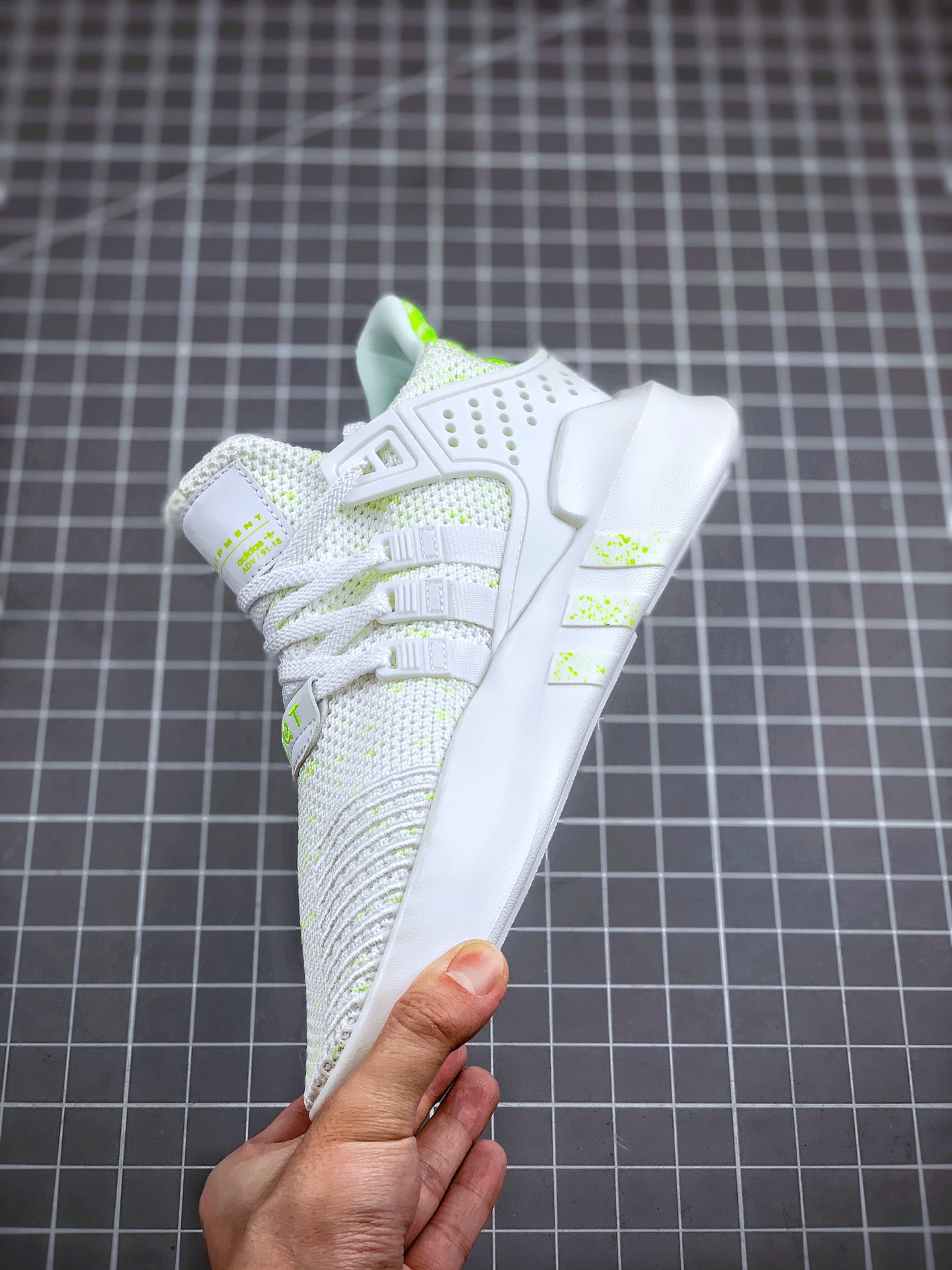 180 Adidas EQT Bask ADV 白荧光绿 货号：EE5048