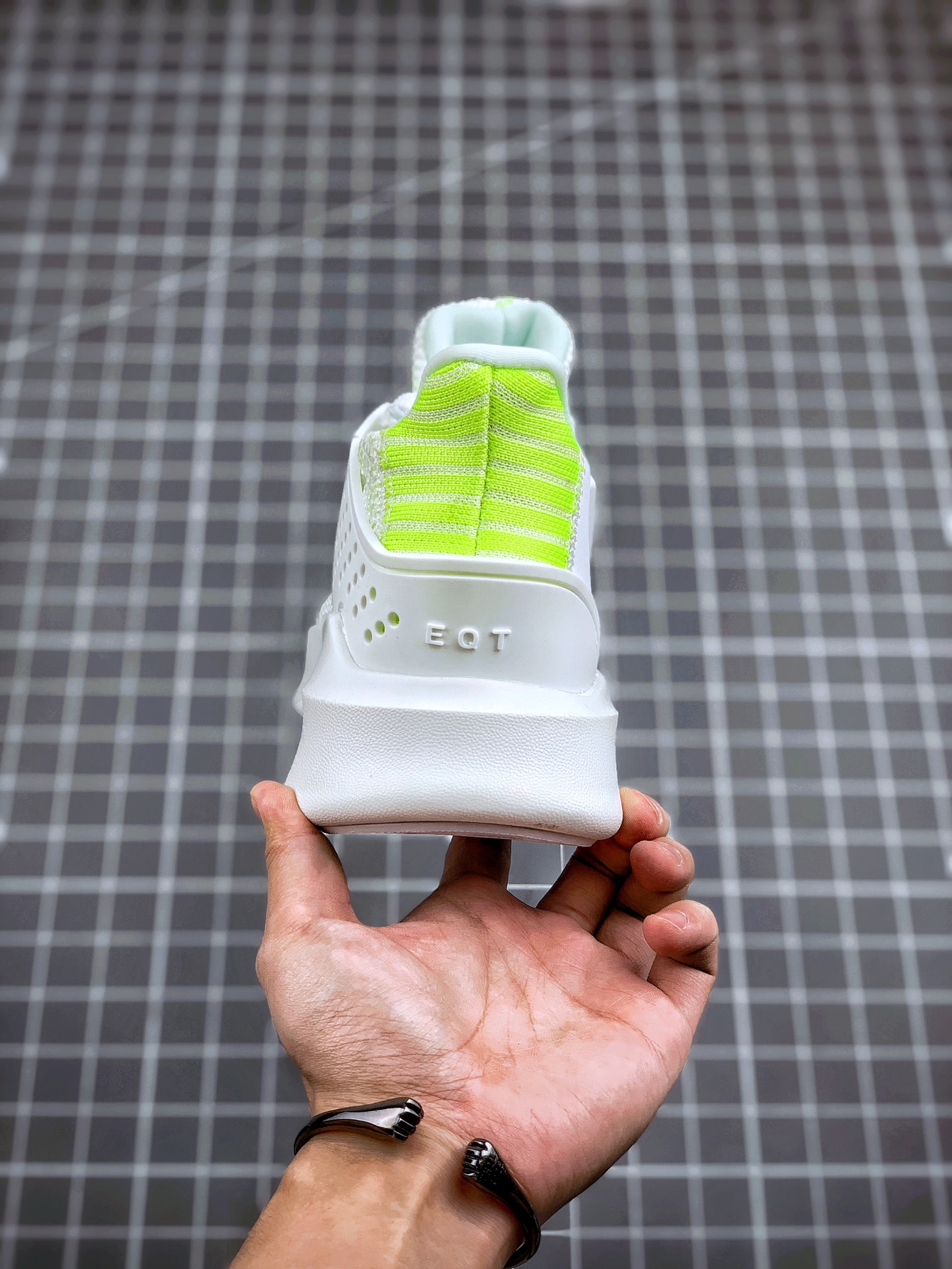180 Adidas EQT Bask ADV 白荧光绿 货号：EE5048