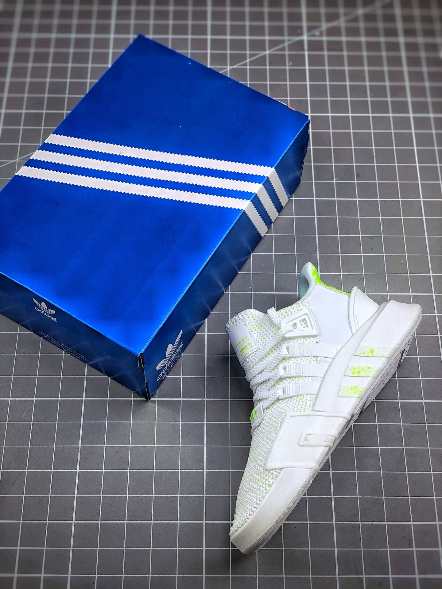 180 Adidas EQT Bask ADV 白荧光绿 货号：EE5048