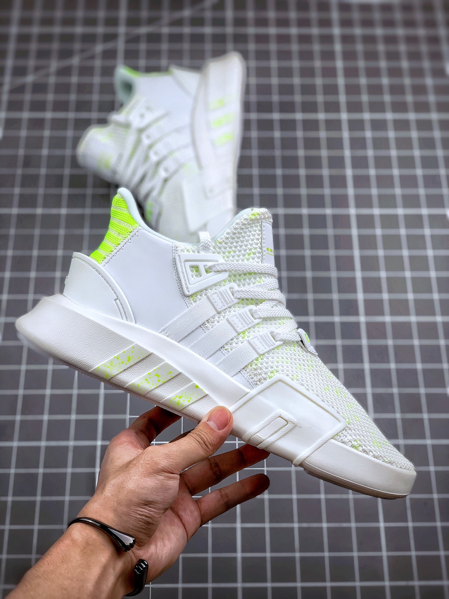 180 Adidas EQT Bask ADV 白荧光绿 货号：EE5048