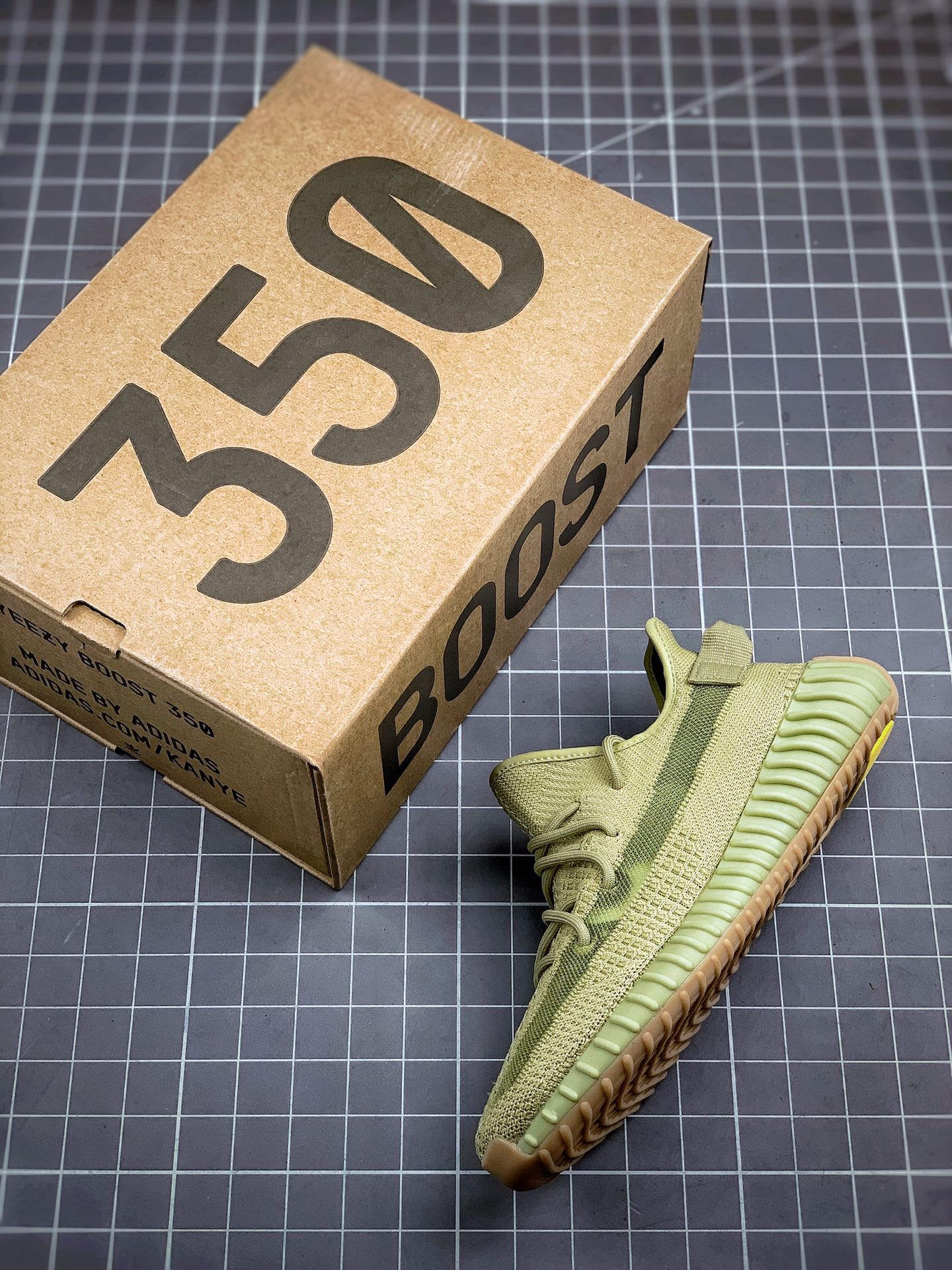 210 Yeezy 350 Boost V2 ”Flax” 抹茶绿