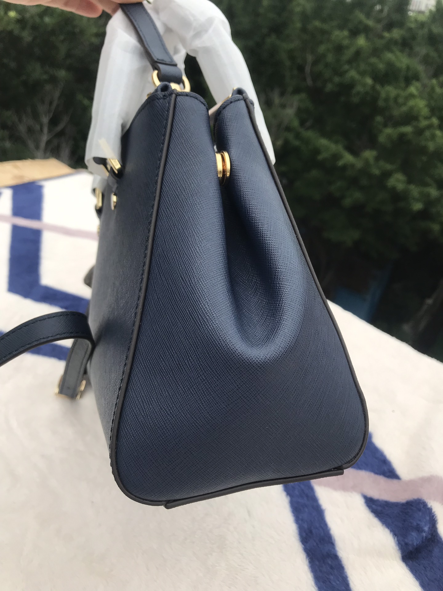 Michael Kors Mk 小号双拉链 杀手包 十字纹牛皮 单肩斜挎手提包 、 又奢华 令女人特质尽显