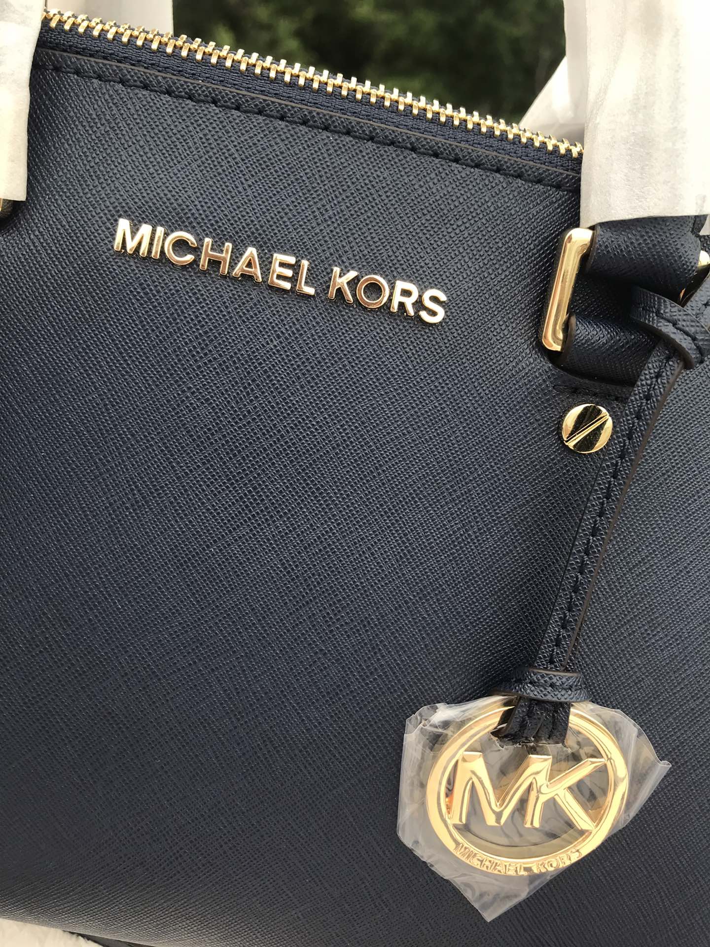 Michael Kors Mk 小号双拉链 杀手包 十字纹牛皮 单肩斜挎手提包 、 又奢华 令女人特质尽显