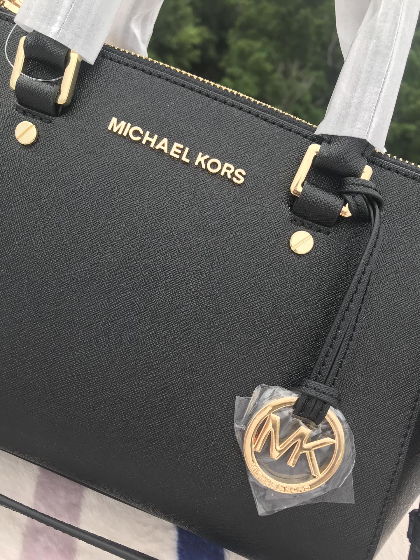 Michael Kors Mk 小号双拉链 杀手包 十字纹牛皮 单肩斜挎手提包 、 又奢华 令女人特质尽显