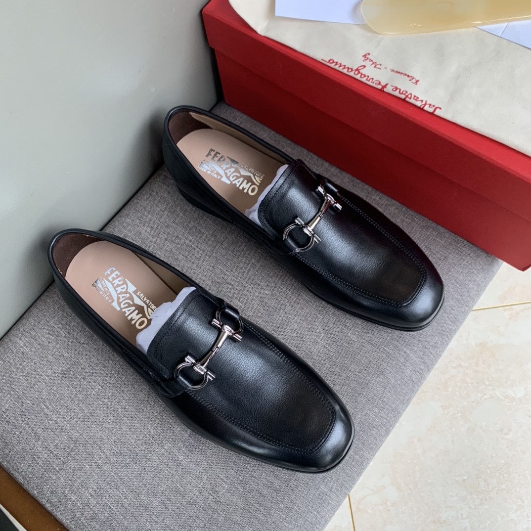 Ferragamo Classic Luxury Leather Shoe Loafer Ref