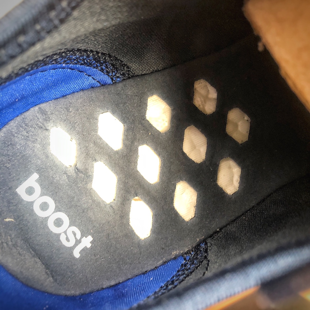 190 Adidas NMD_R1 V2系列 爆米缓花震跑鞋/黑蓝荧光绿 原标原盒 货号：FX3948